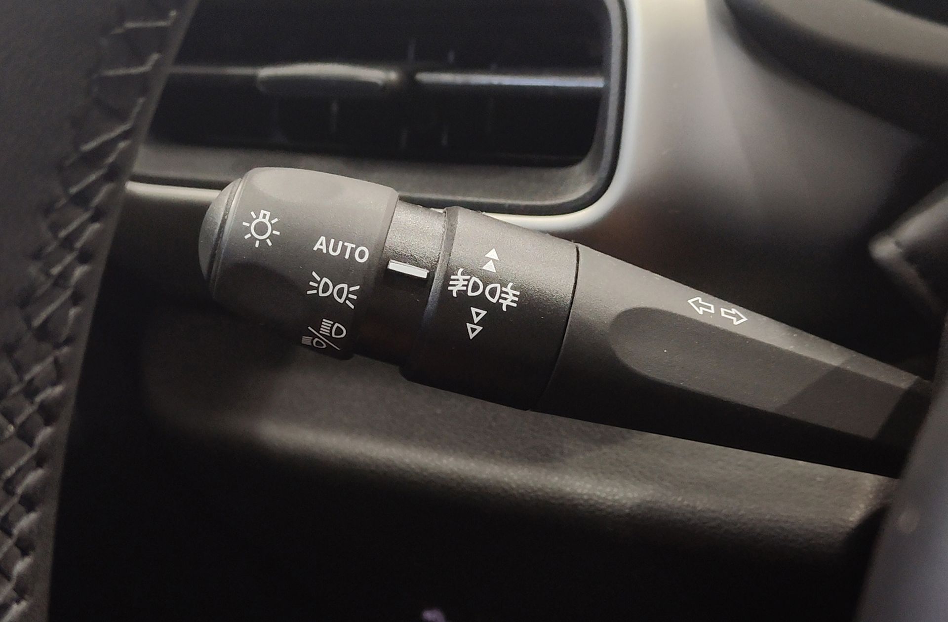 Jeep Avenger 1.2 eHybrid Altitude - foto 25