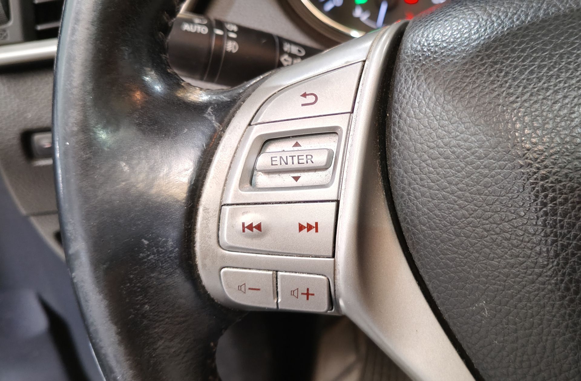 Nissan Qashqai DIG-T 115 Tekna 4x2 Xtronic - foto 27