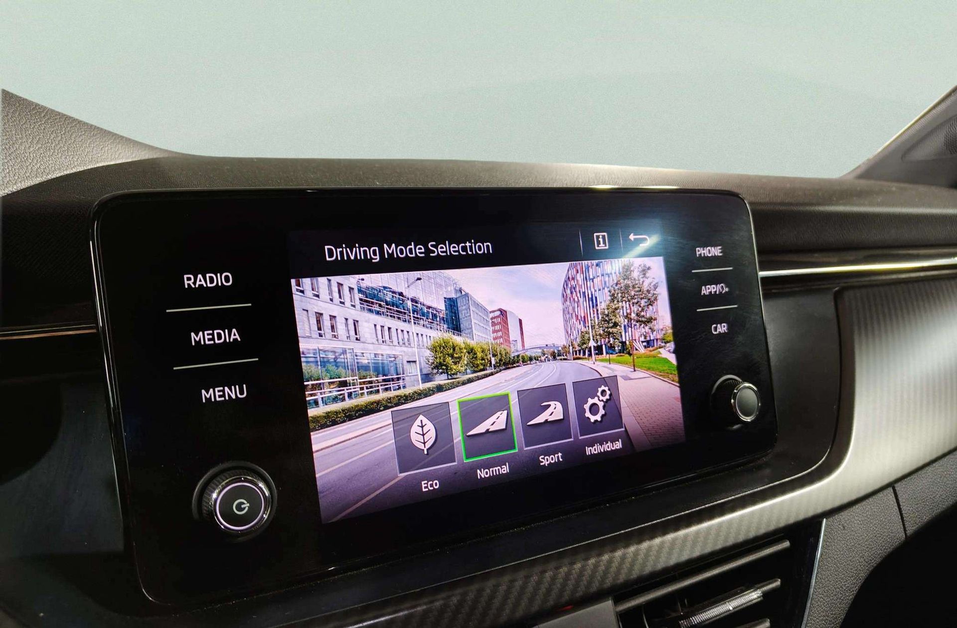 Škoda Kamiq 1.5 TSI Montecarlo DSG - foto 11