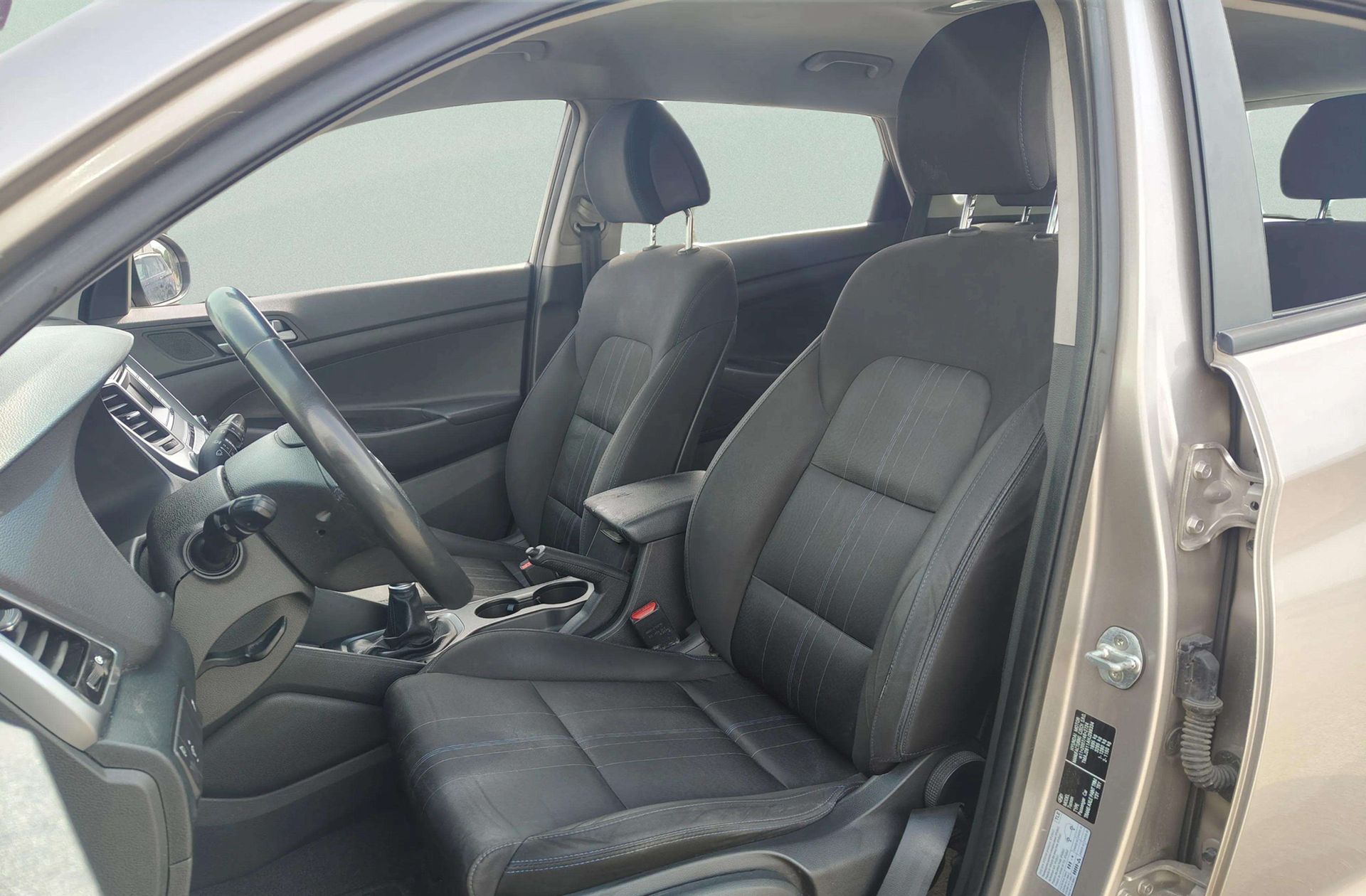 Hyundai Tucson 1.6 GDI BlueDrive Essence 4x2 - foto 9