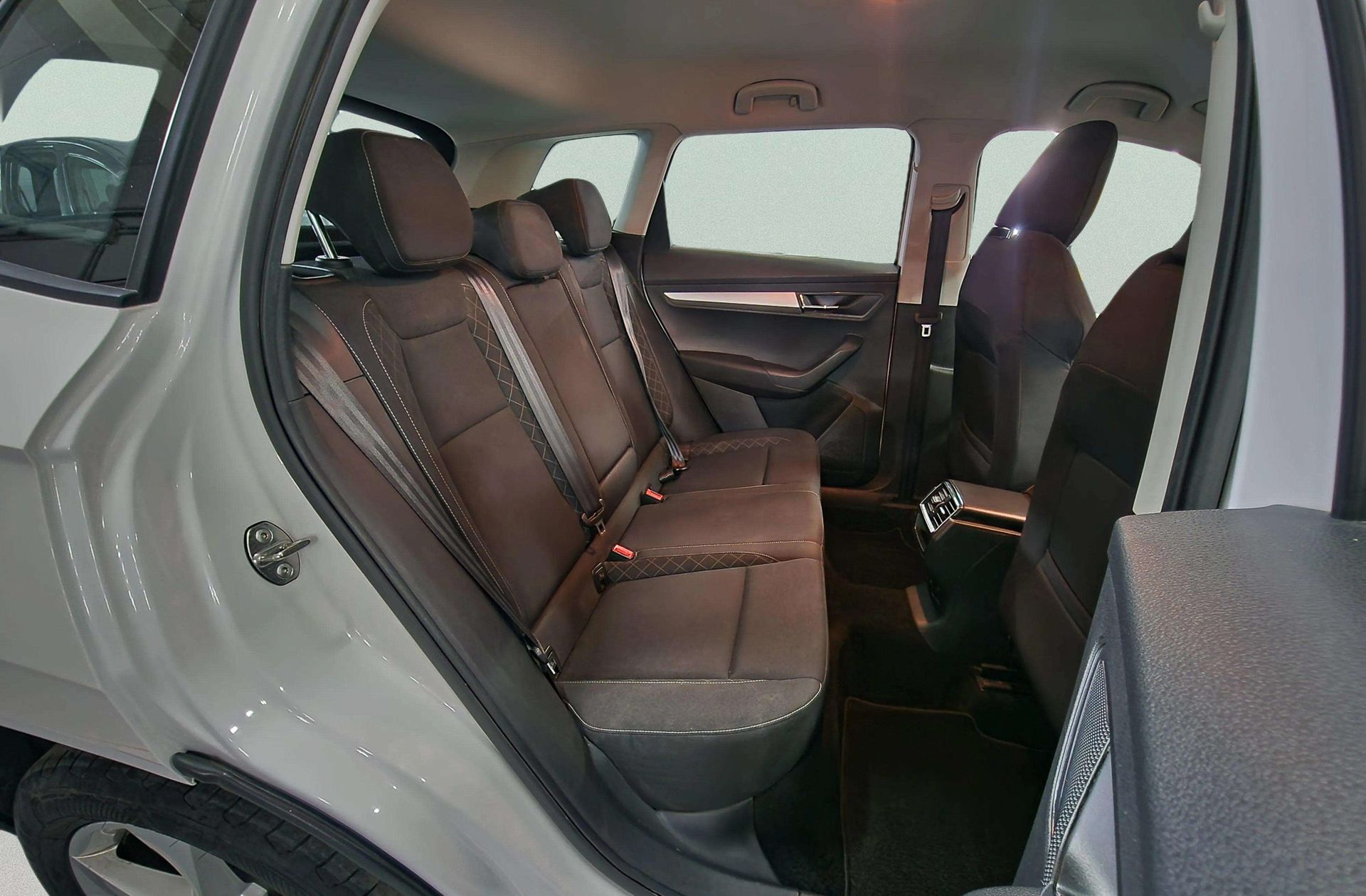 Škoda Karoq 2.0 TDI Ambition 4x4 DSG - foto 17