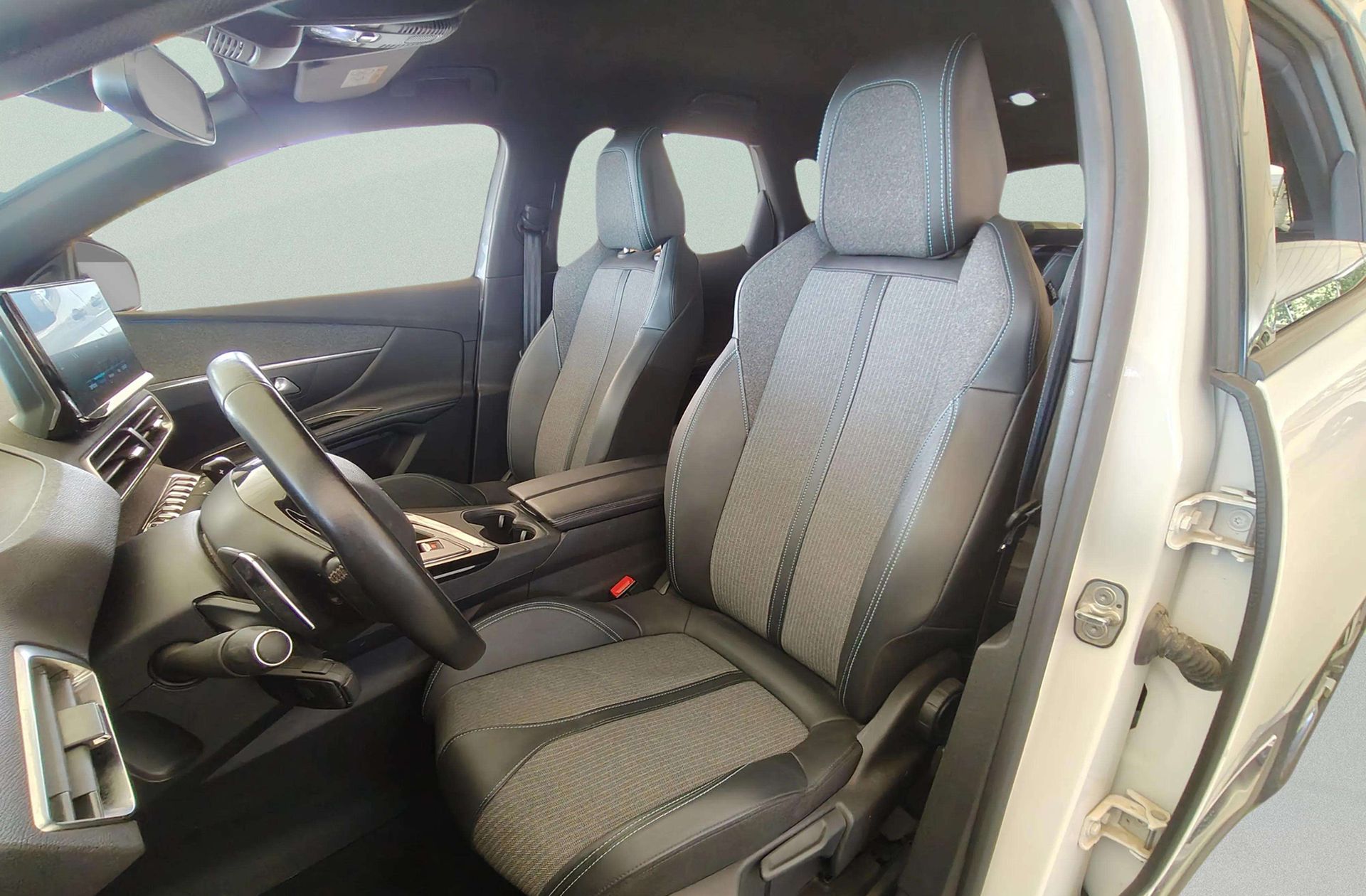 Peugeot 3008 300 Allure Pack e-EAT8 - foto 11