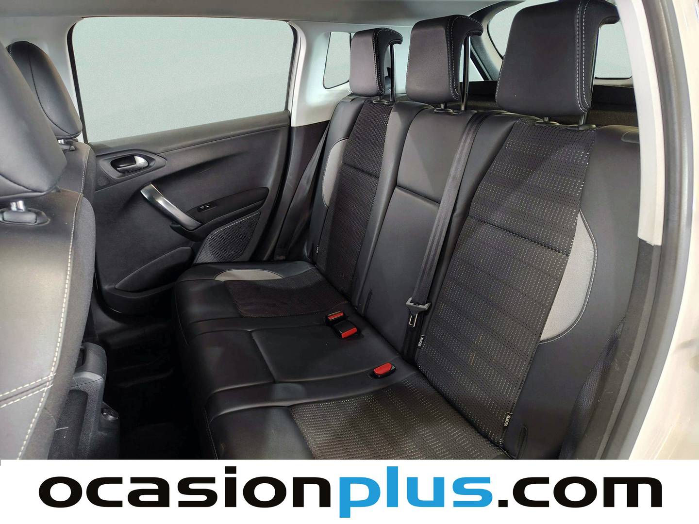 Foto asientos traseros Peugeot 2008 Peugeot 2008 BlueHDi 100 S&S Allure (100 CV)