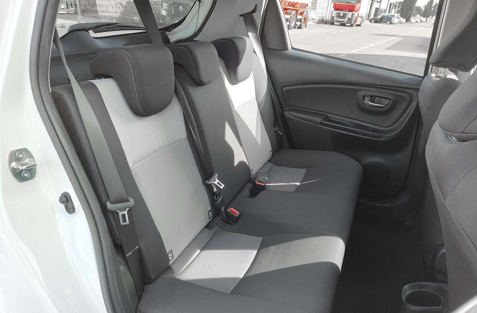 Toyota Yaris 1.5 Feel - foto 16