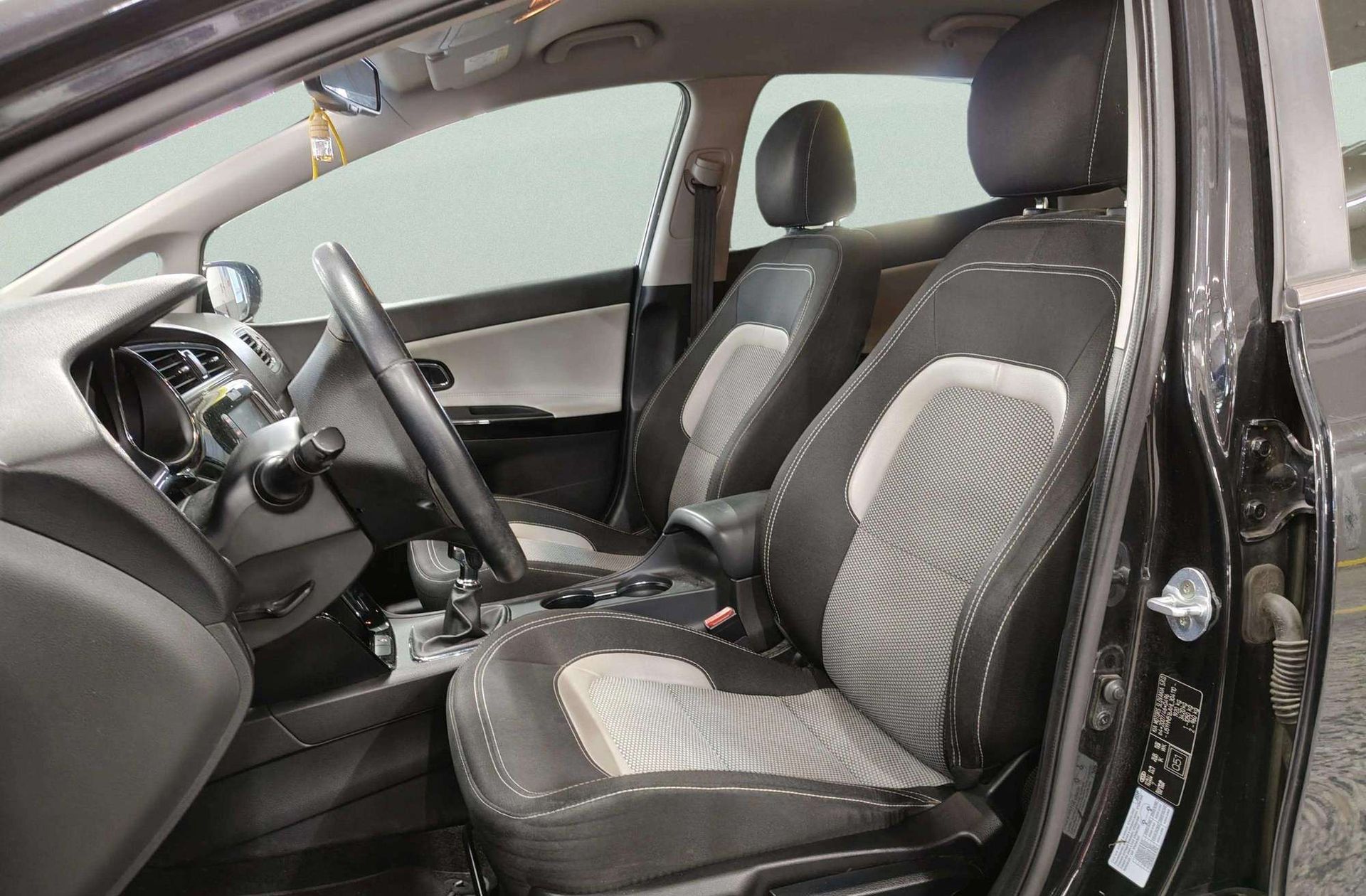 Kia Ceed 1.6 CRDi VGT x-Tech17 - foto 11