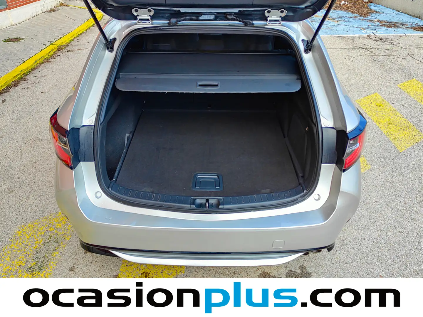 Foto Toyota Corolla Toyota Corolla 180H Style E-CVT (180 CV)