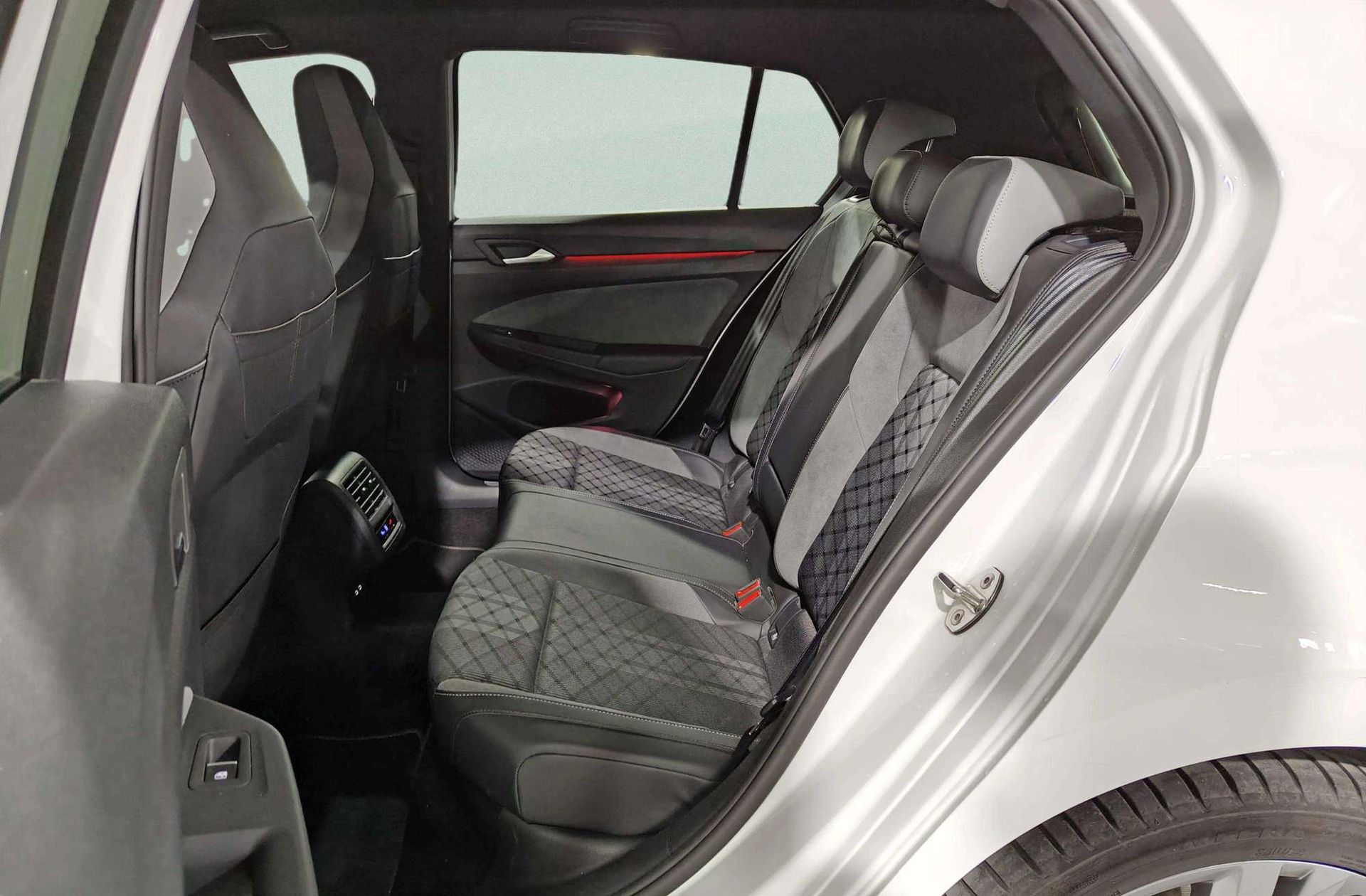 Volkswagen Golf R-Line 1.5 eTSI DSG - foto 17