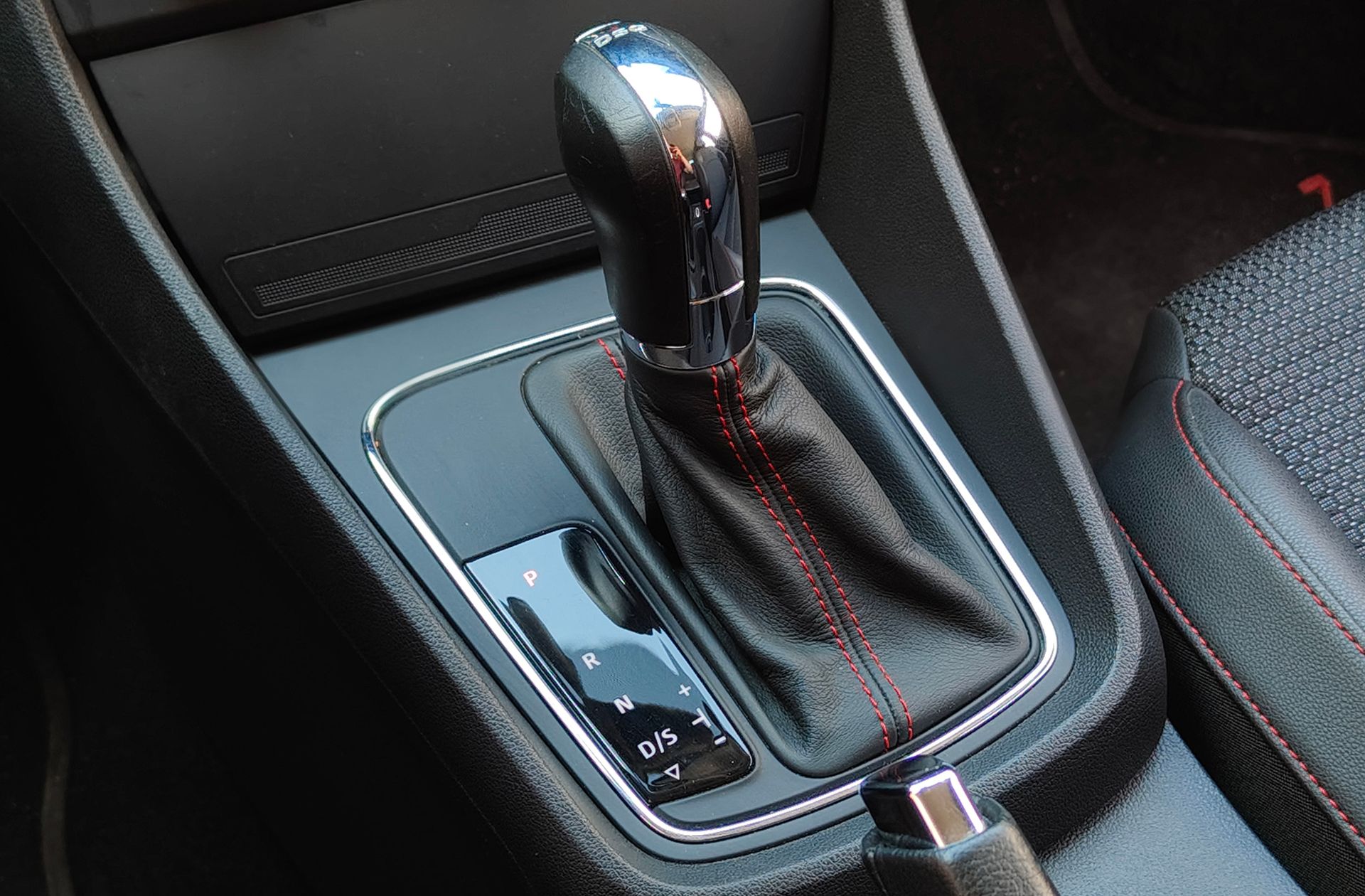 SEAT León ST 2.0 TDI FR DSG - foto 5