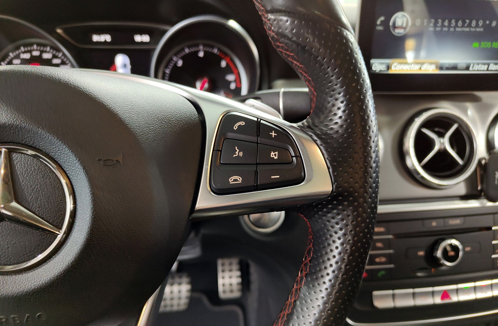 Mercedes-Benz CLA 200 d Pack AMG - foto 30