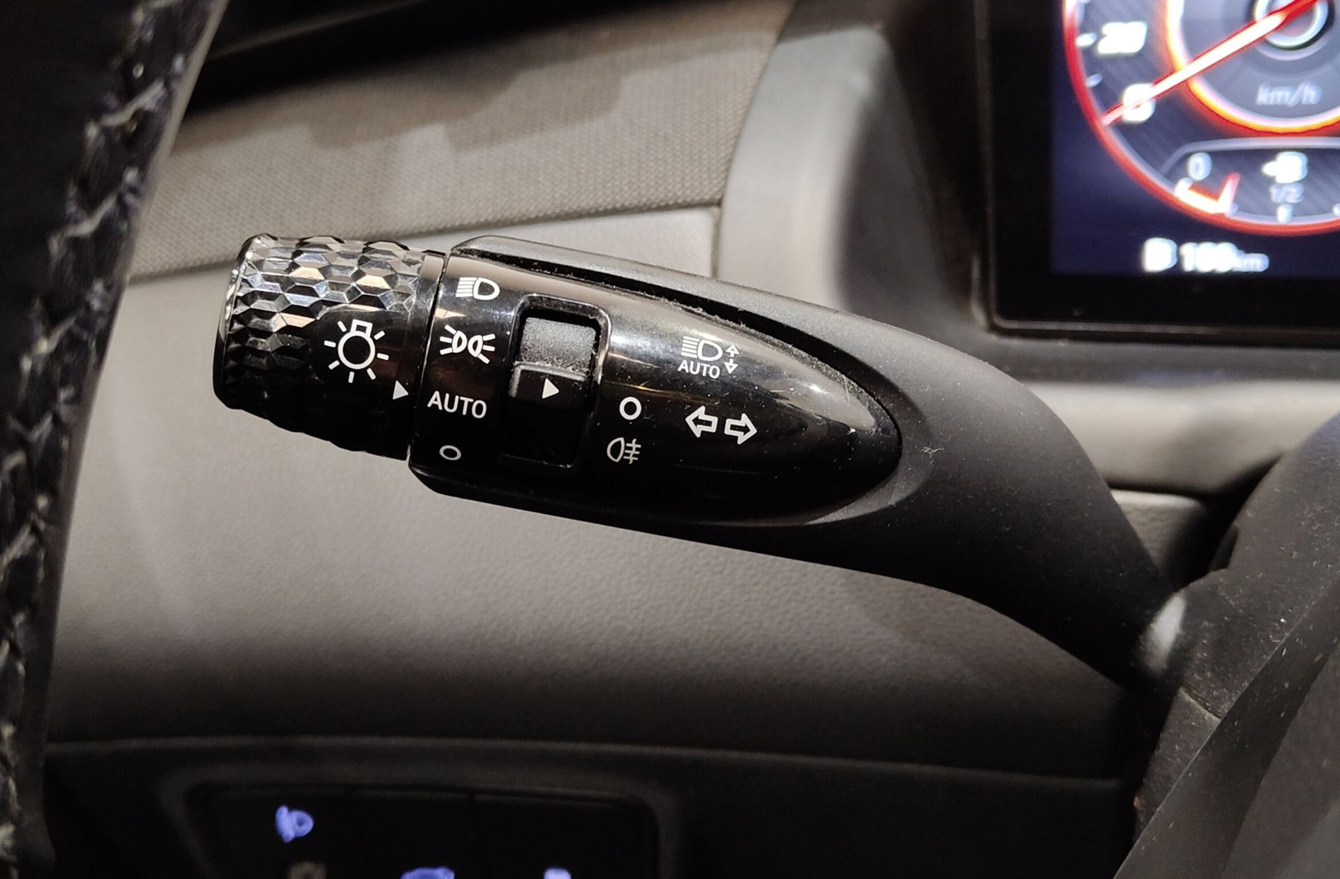 Hyundai Tucson 1.6 T-GDi 48V Tecno Sky DCT - foto 30