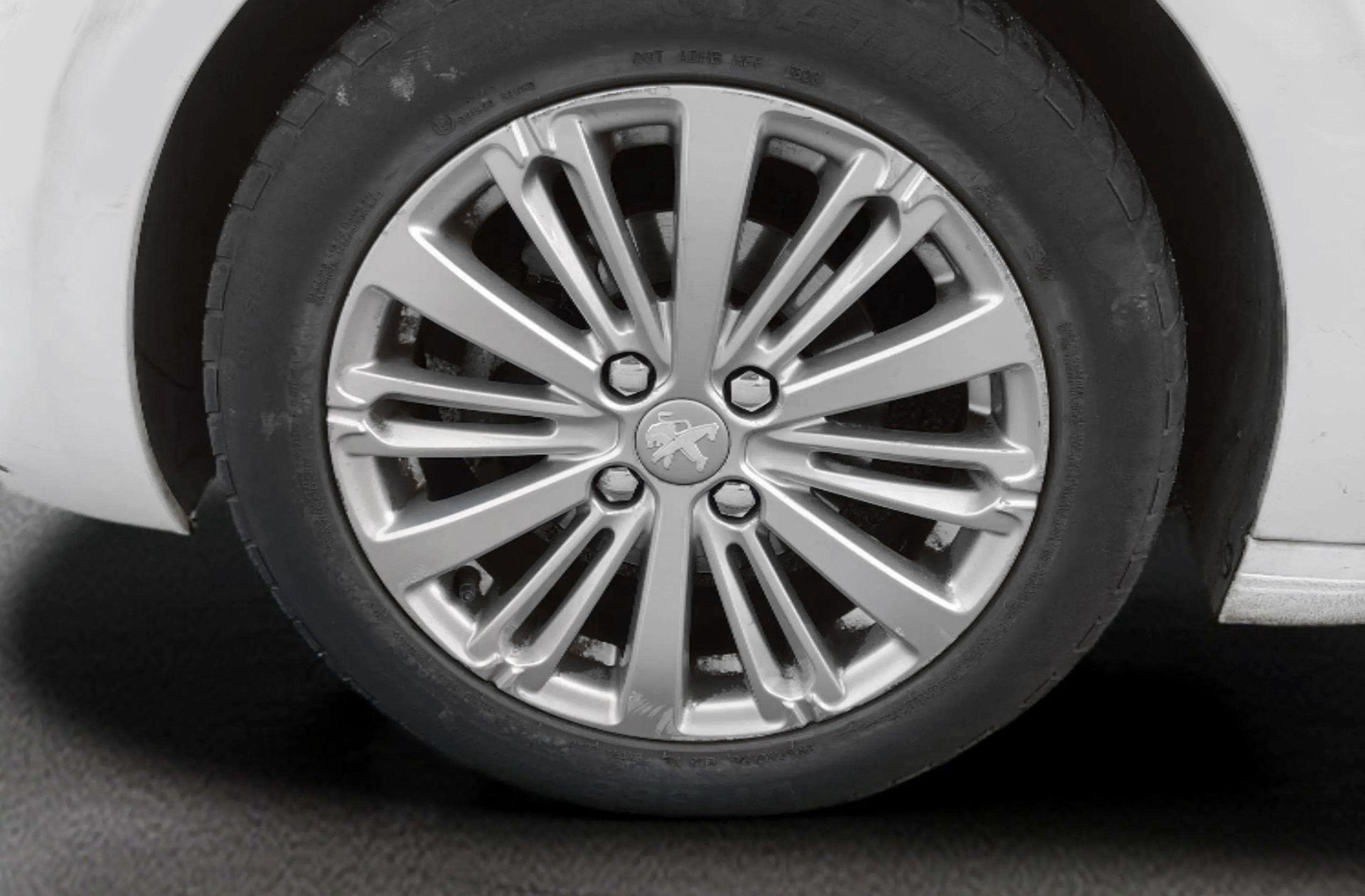 Peugeot 208 PureTech Signature - foto 31