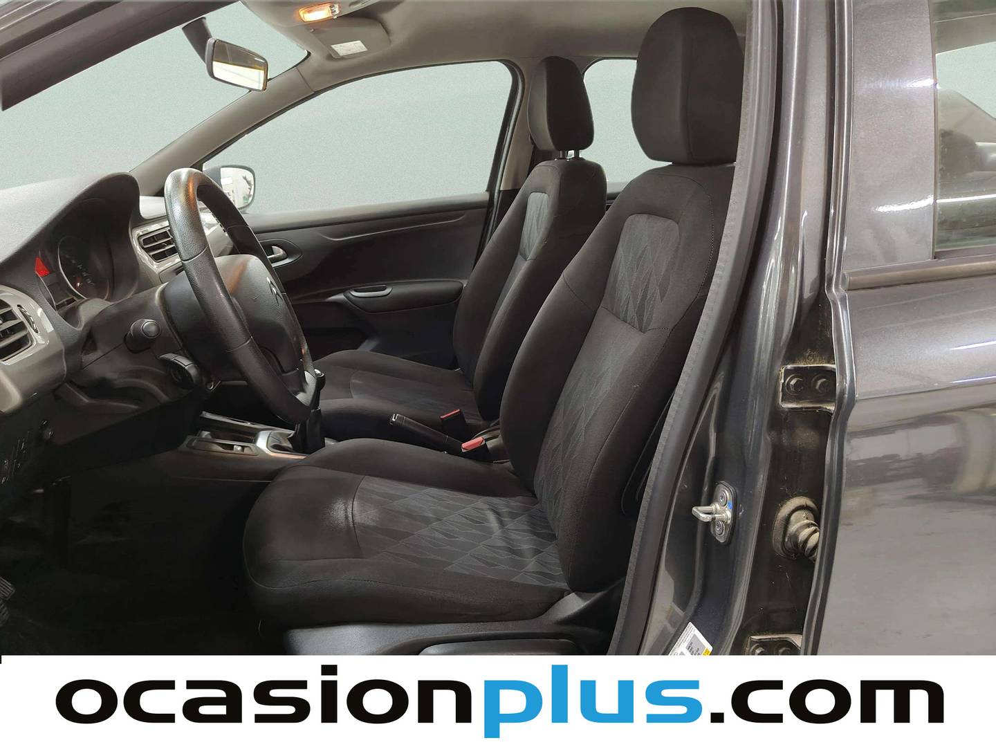 Foto asientos delanteros Citroën C-Elysee Citroën C-Elysee PureTech 82 Seduction (82 CV)
