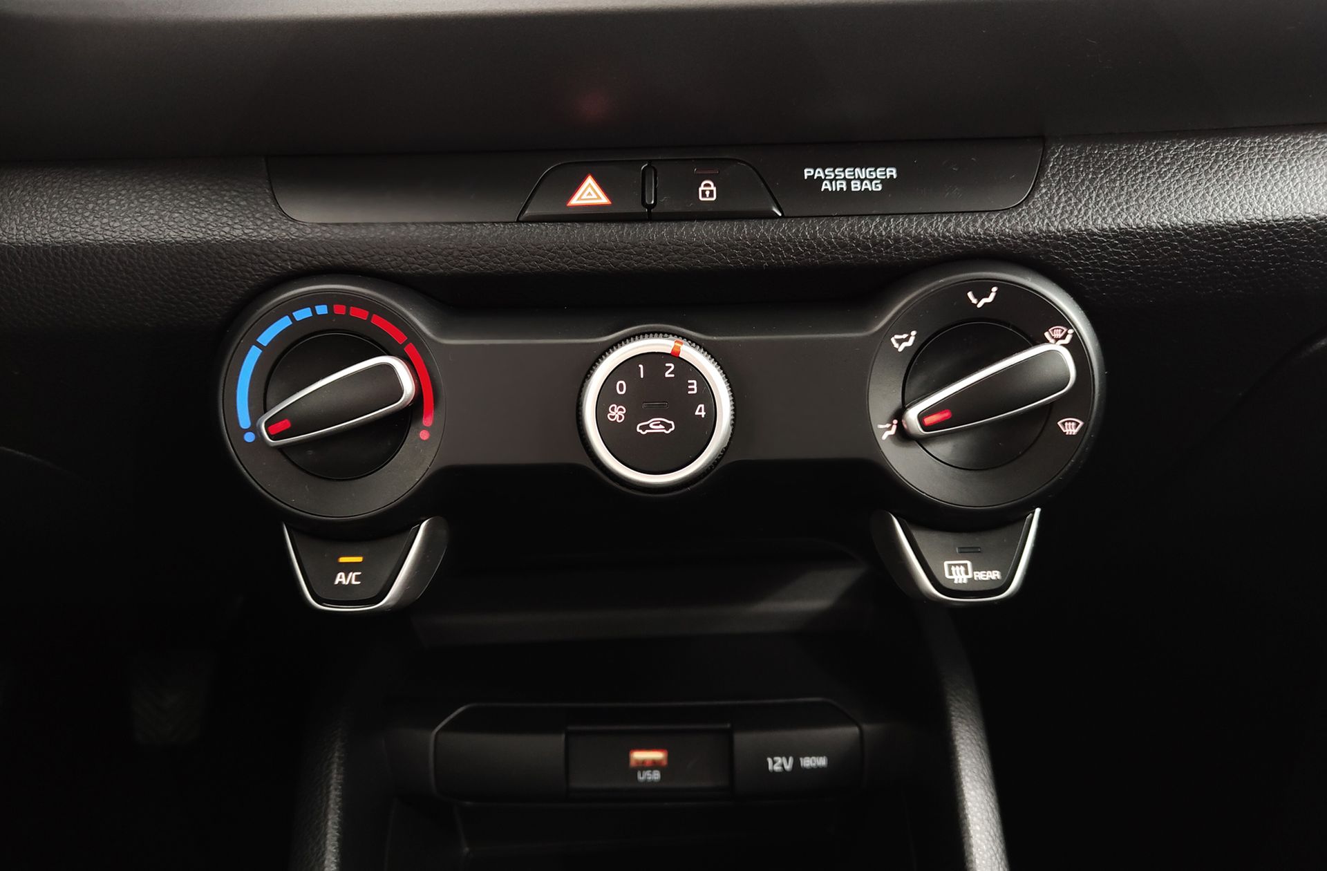 Kia Stonic 1.0 T-GDi MHEV Concept - foto 30