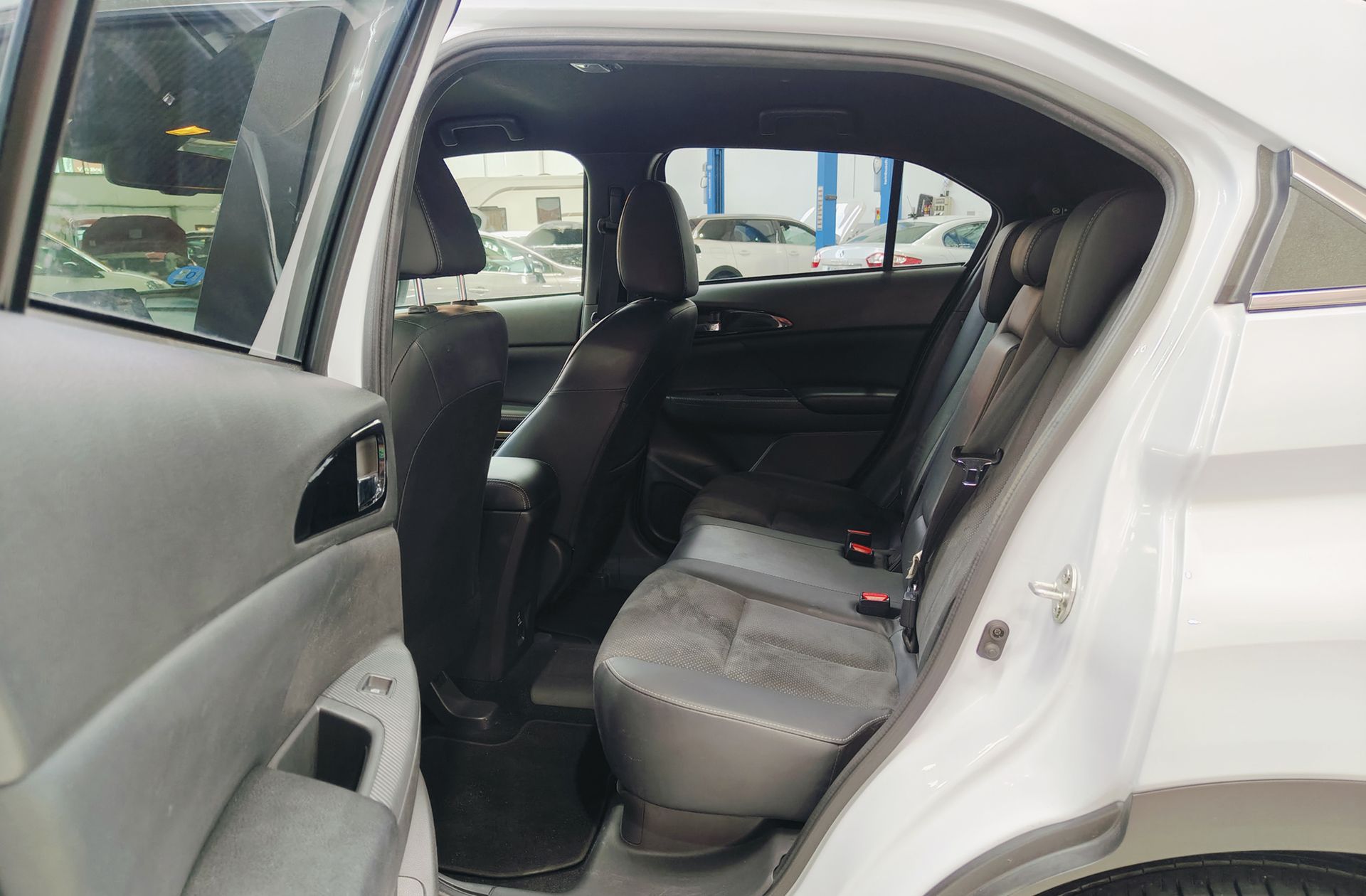 Mitsubishi Eclipse Cross 2.4 PHEV Kaiteki 4WD - foto 13