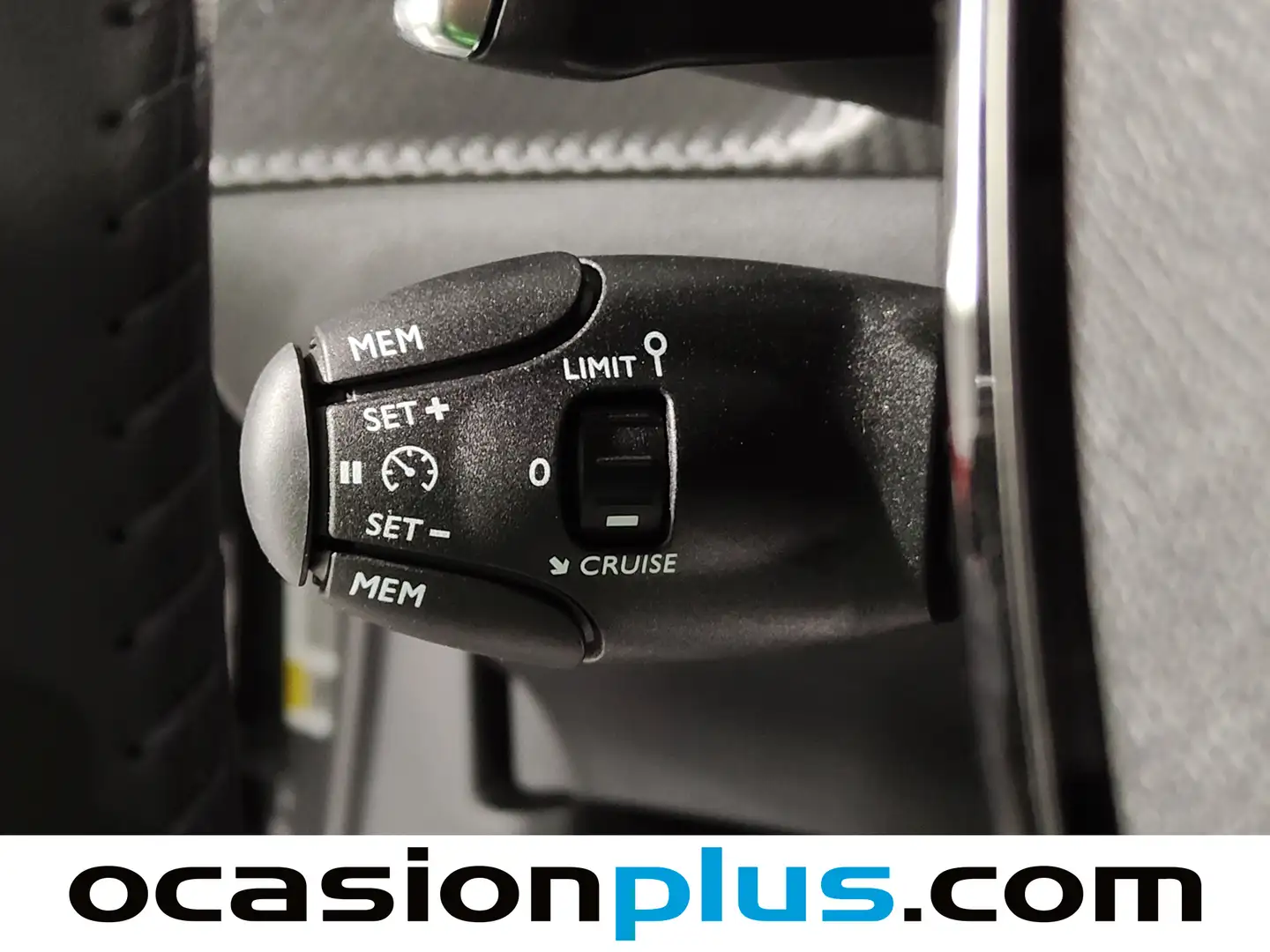 Foto Peugeot 2008 Peugeot 2008 Allure Hybrid eDCS6 (136 CV)