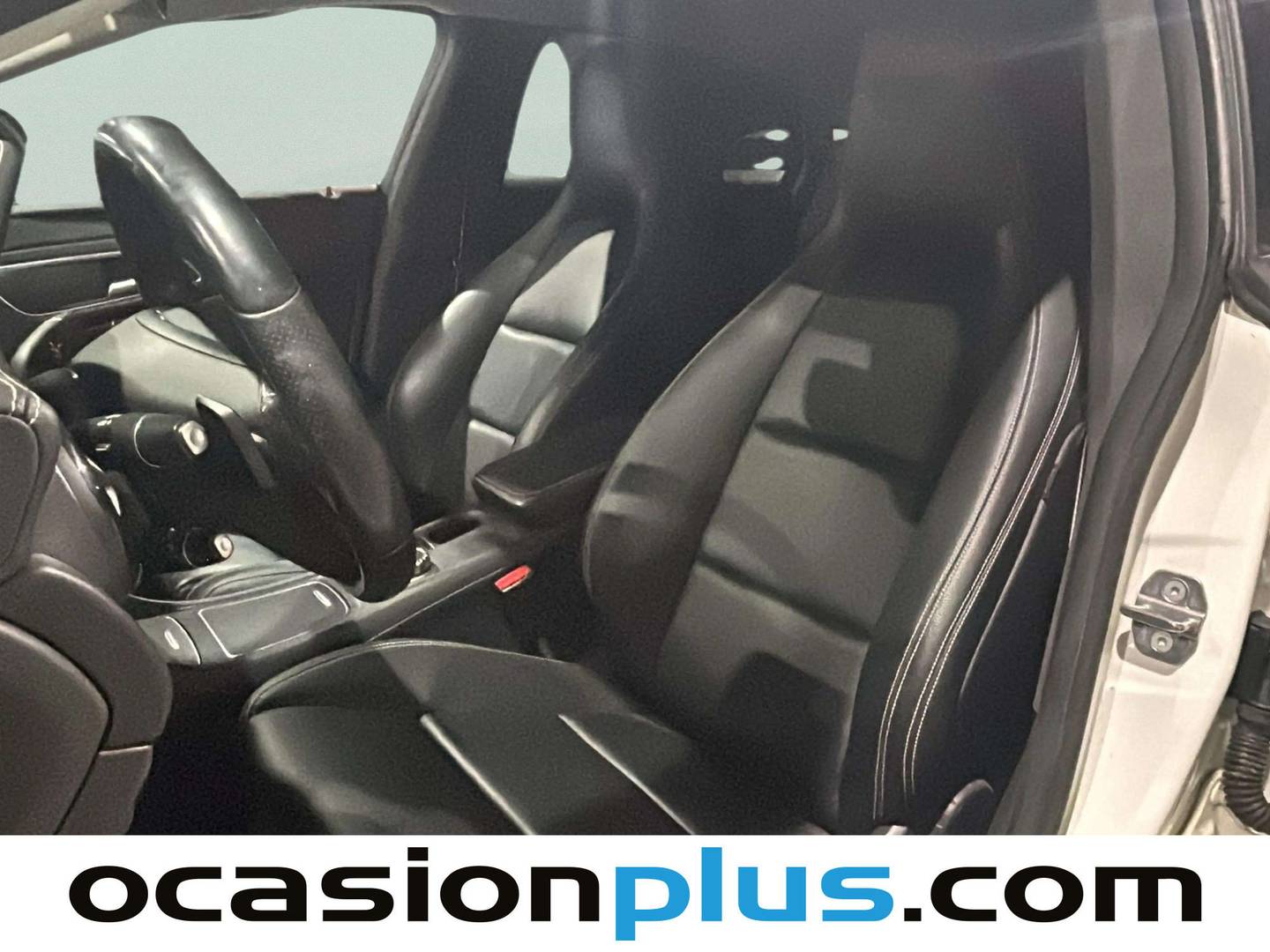 Foto asientos delanteros Mercedes CLA Mercedes CLA Shooting Brake CLA 200 d (136 CV) Pack AMG