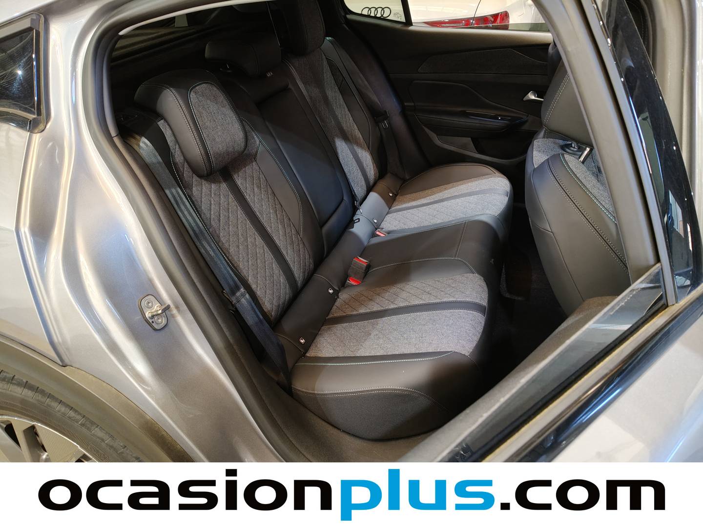 Foto Peugeot 408 Peugeot 408 Allure PHEV 180 e-EAT8 (181 CV)