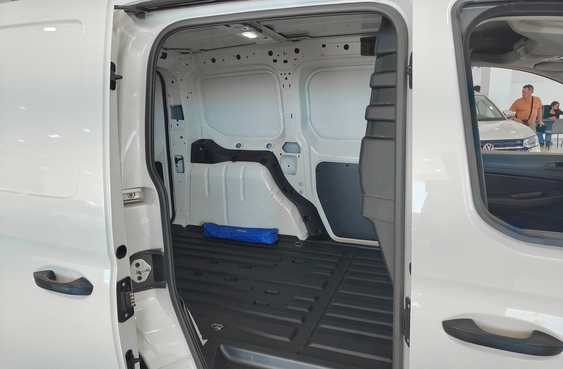 Volkswagen Caddy Cargo 2.0 TDI - foto 8