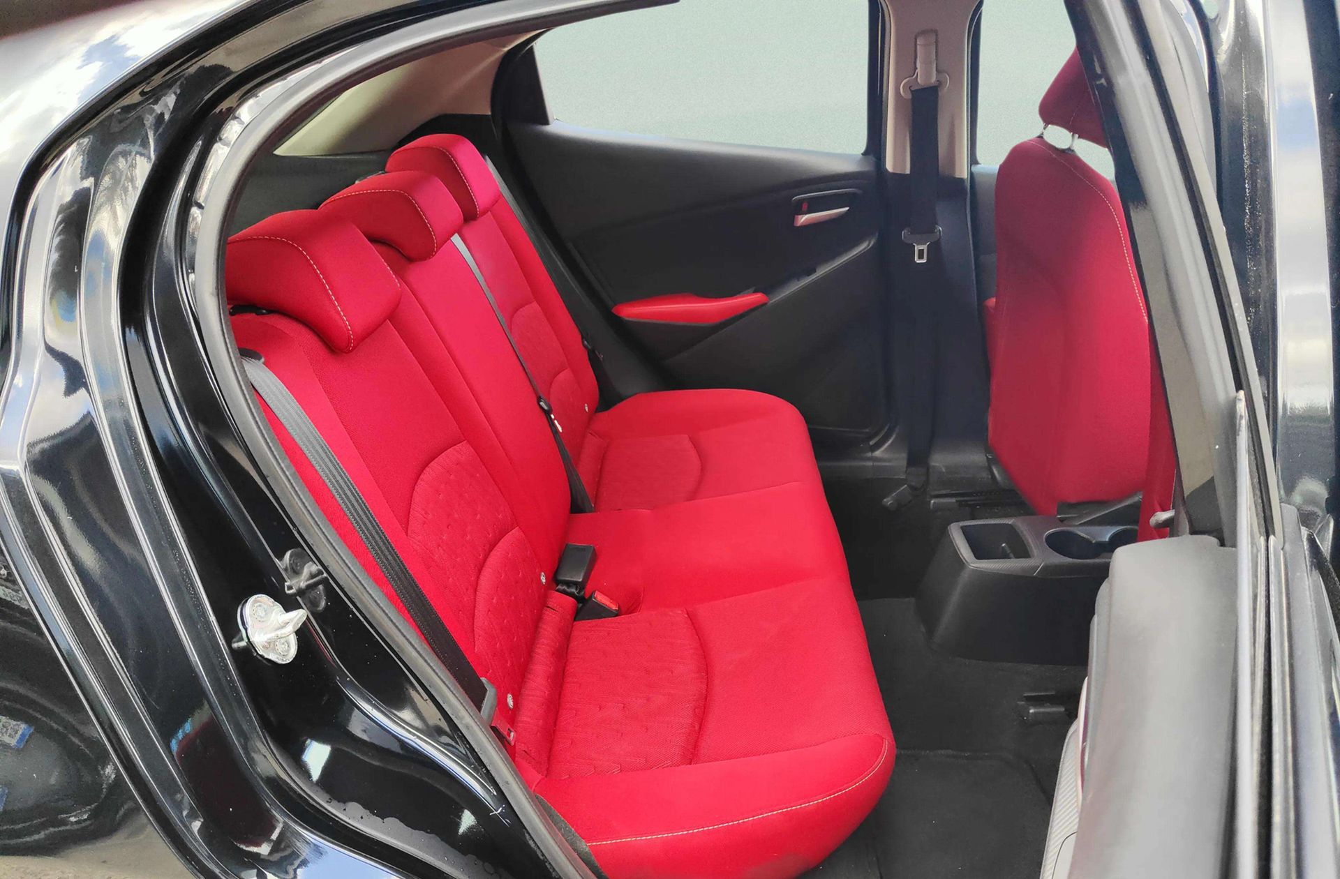Mazda Mazda2 1.5 GE Style+ Confort Red - foto 16