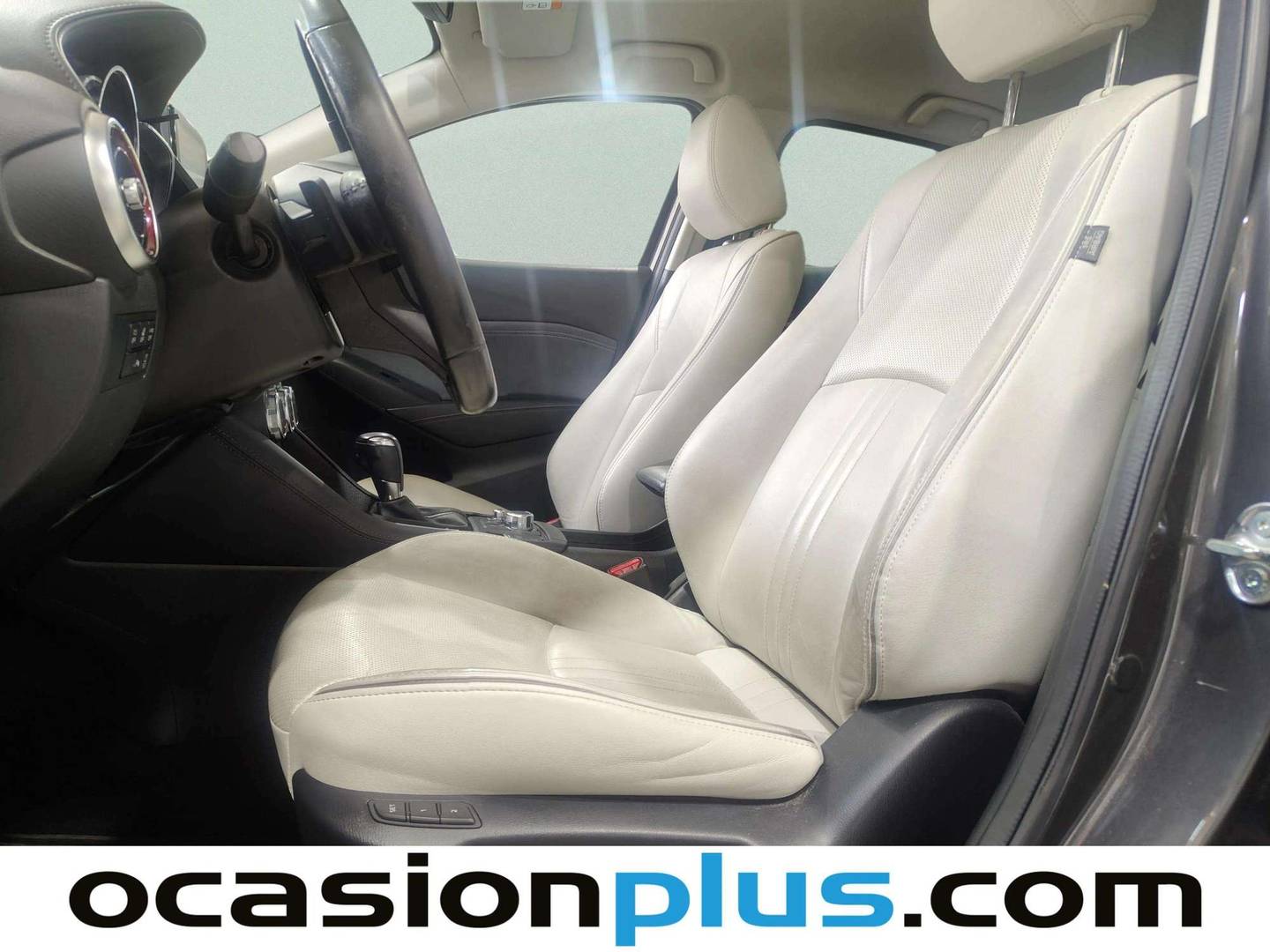 Foto asientos delanteros Mazda CX-3 Mazda CX-3 2.0 G Zenith White 2WD AT  (121 CV)