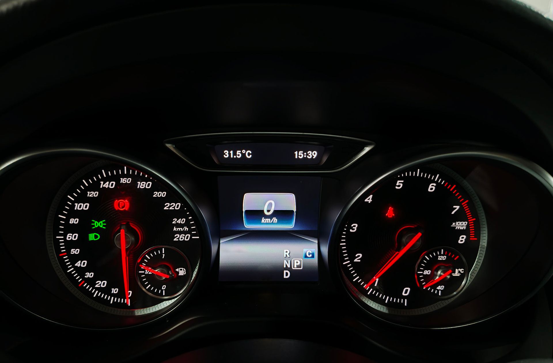 Mercedes-Benz GLA 180 - foto 25