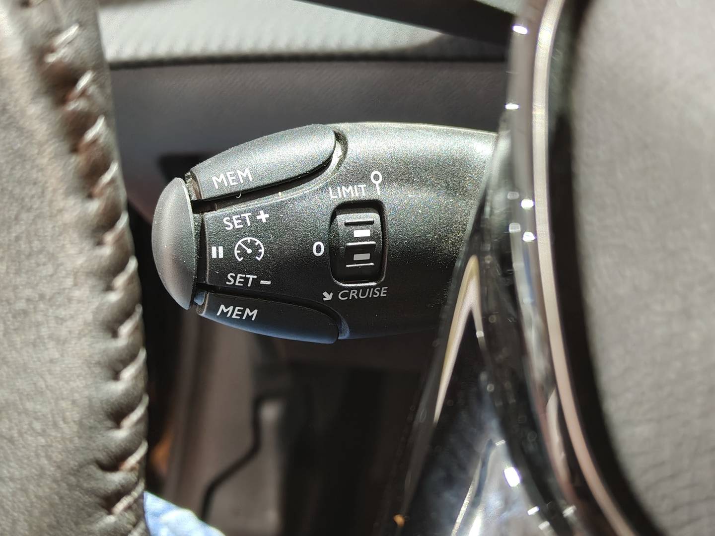 Foto Peugeot 208 Peugeot 208 PureTech 100 Allure (100 CV)