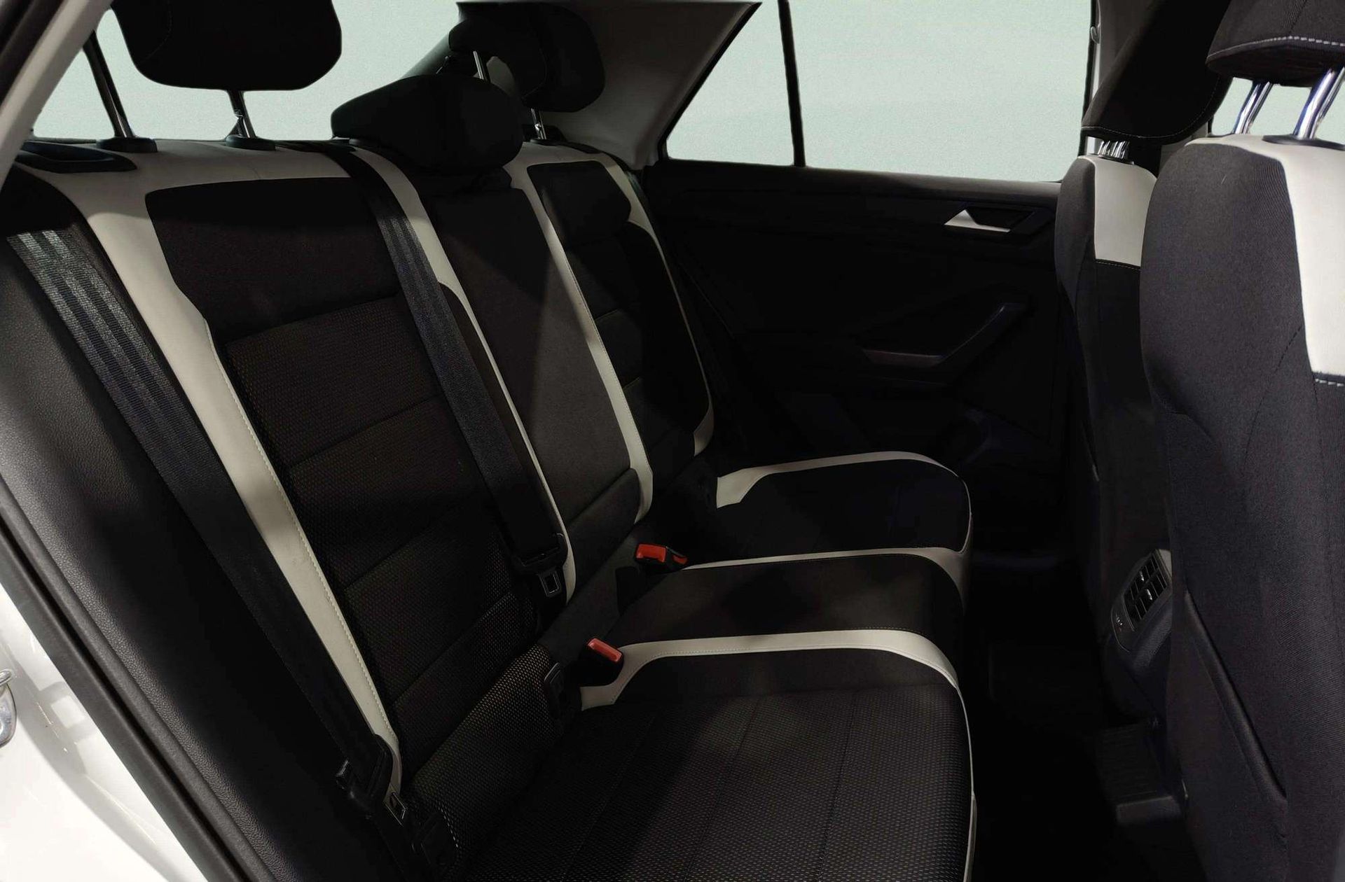 Volkswagen T-Roc Sport 1.5 TSI - foto 17