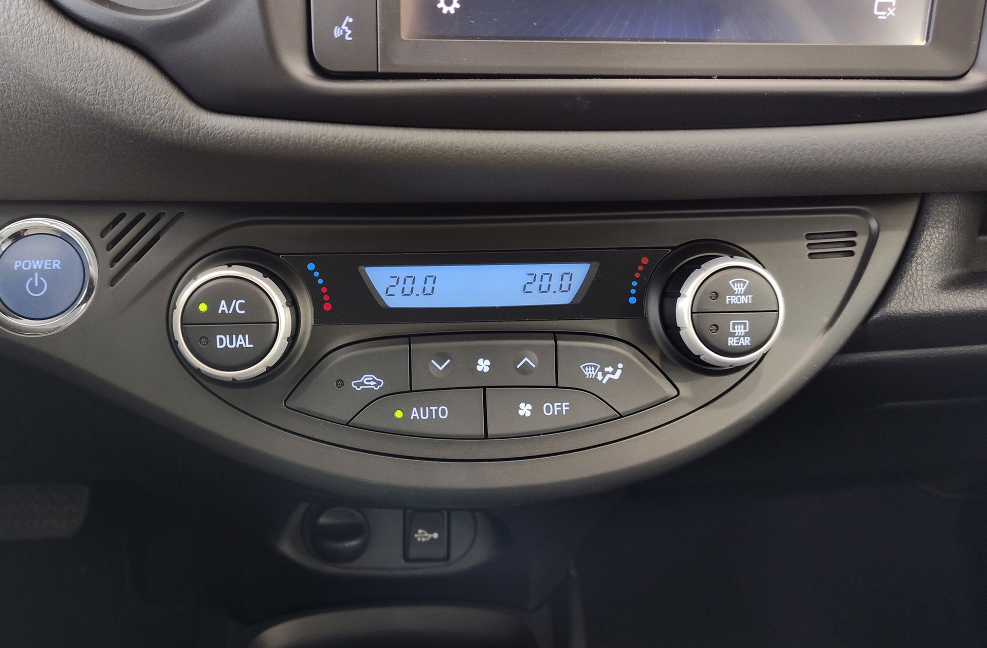Toyota Yaris 100H Feel - foto 33