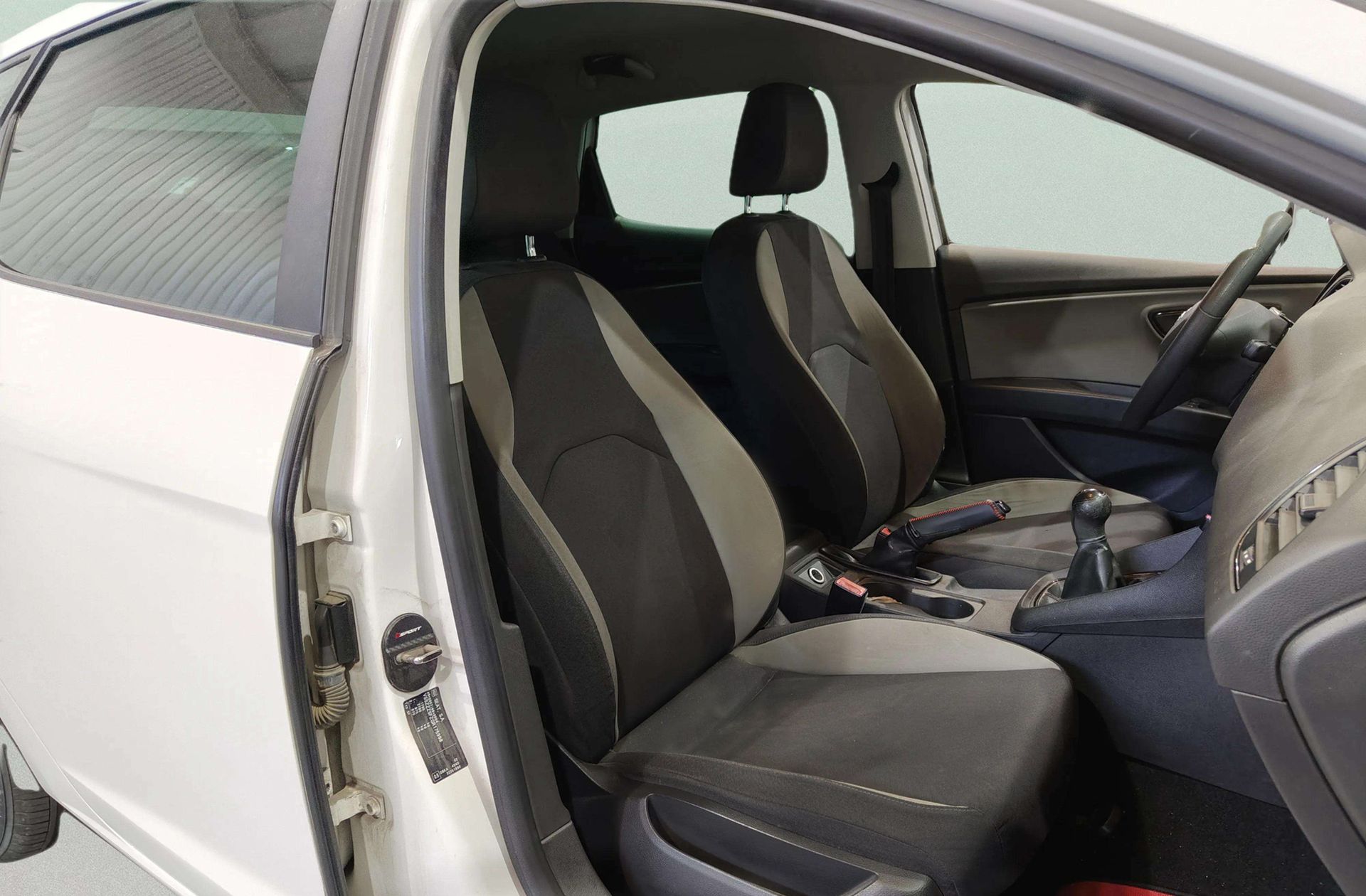 SEAT León 1.6 TDI Ecomotive Reference - foto 13