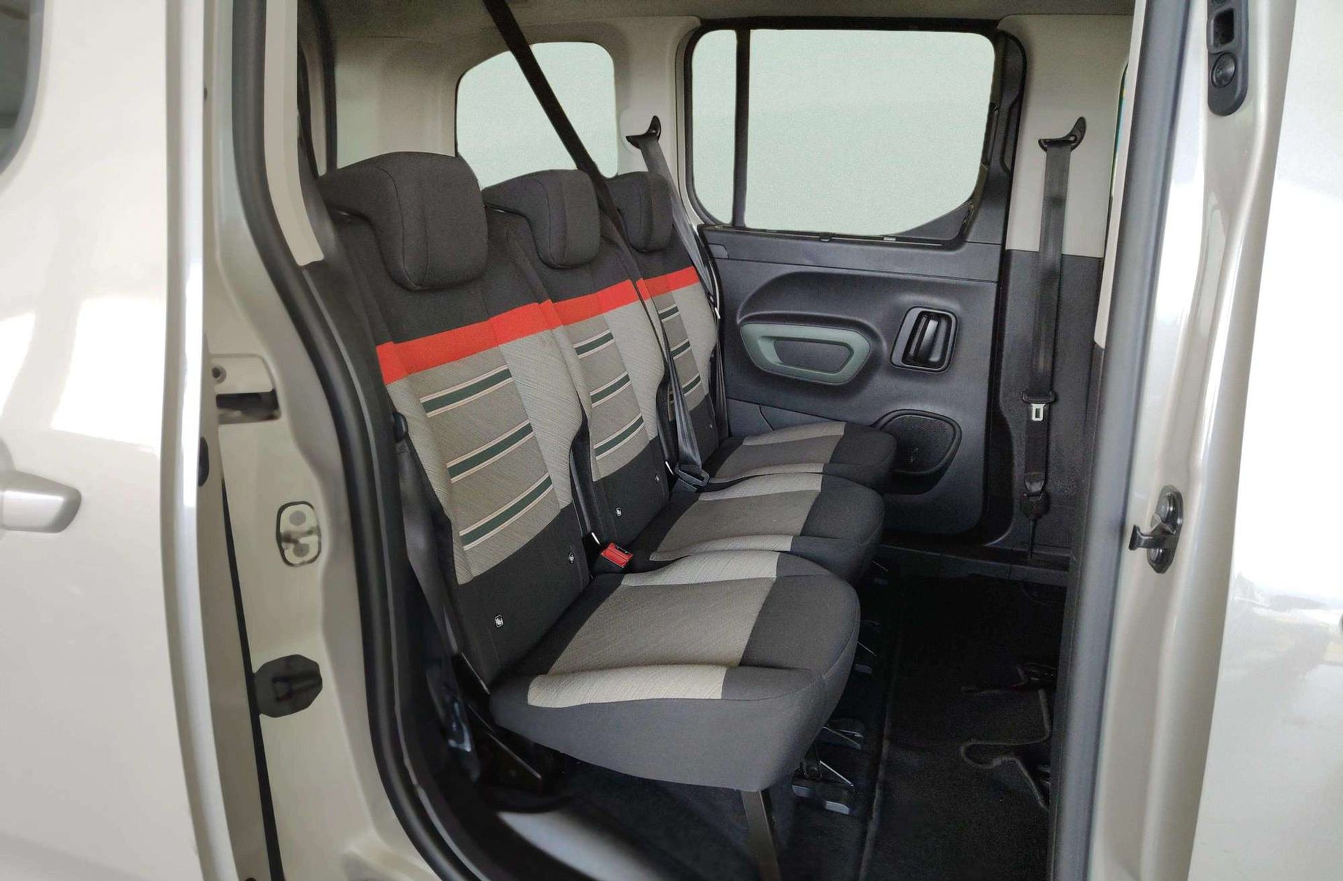 Citroën Berlingo BlueHDi 130 Talla M Shine EAT8 - foto 25
