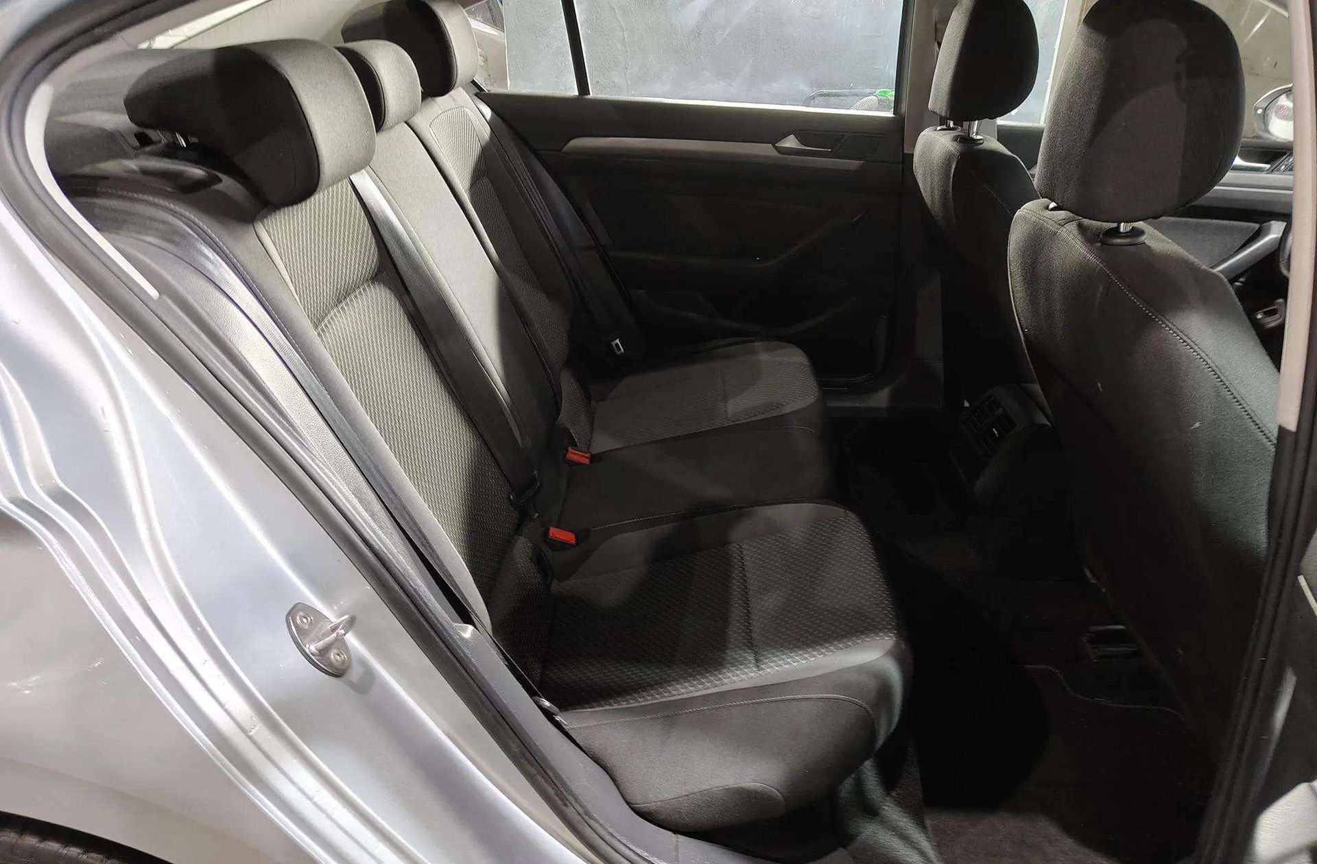 Volkswagen Passat Business 2.0 TDI DSG - foto 18