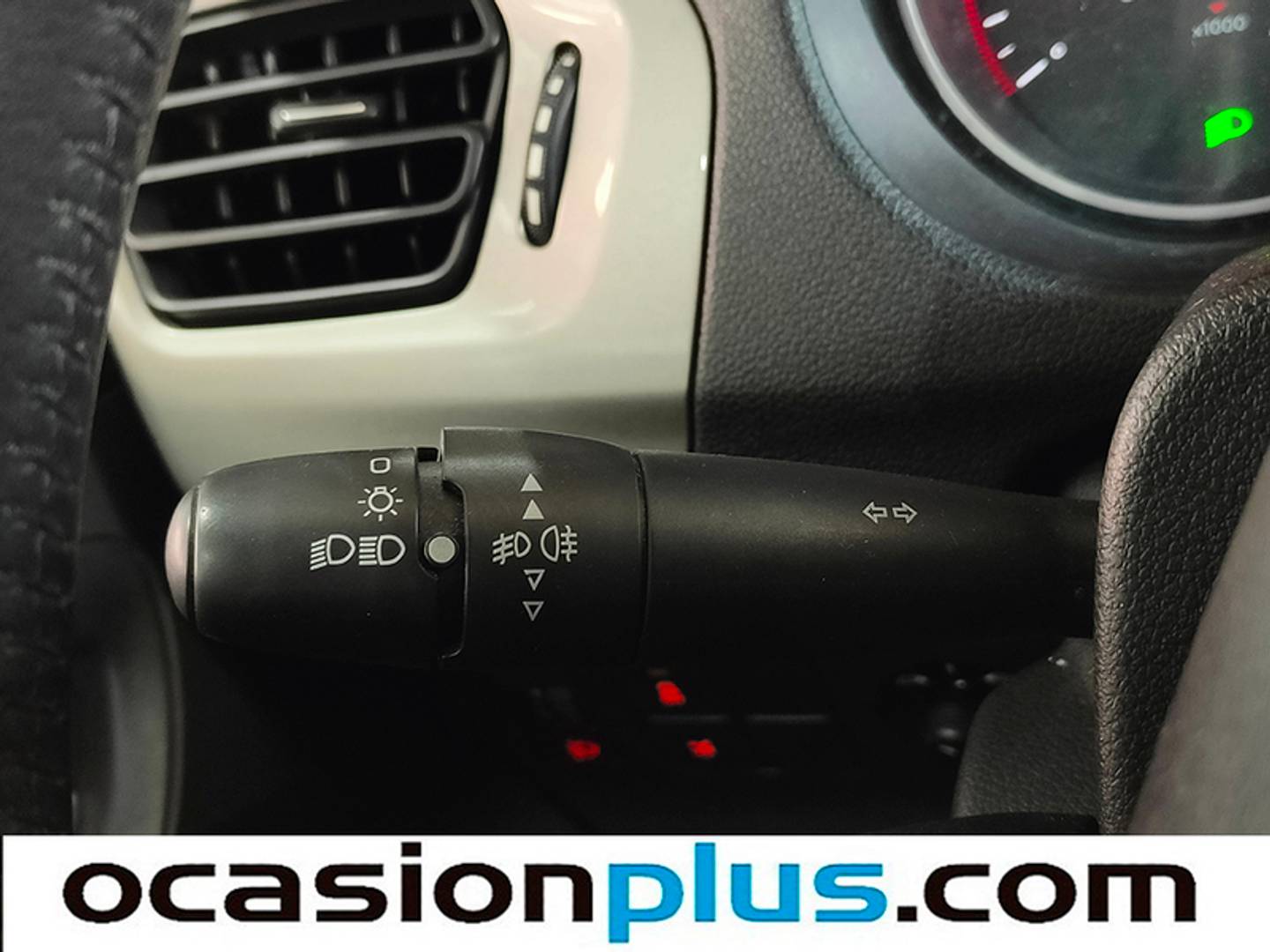 Foto Citroën C-Elysée Citroen C-Elysee 1.6 VTi Shine (115 CV)