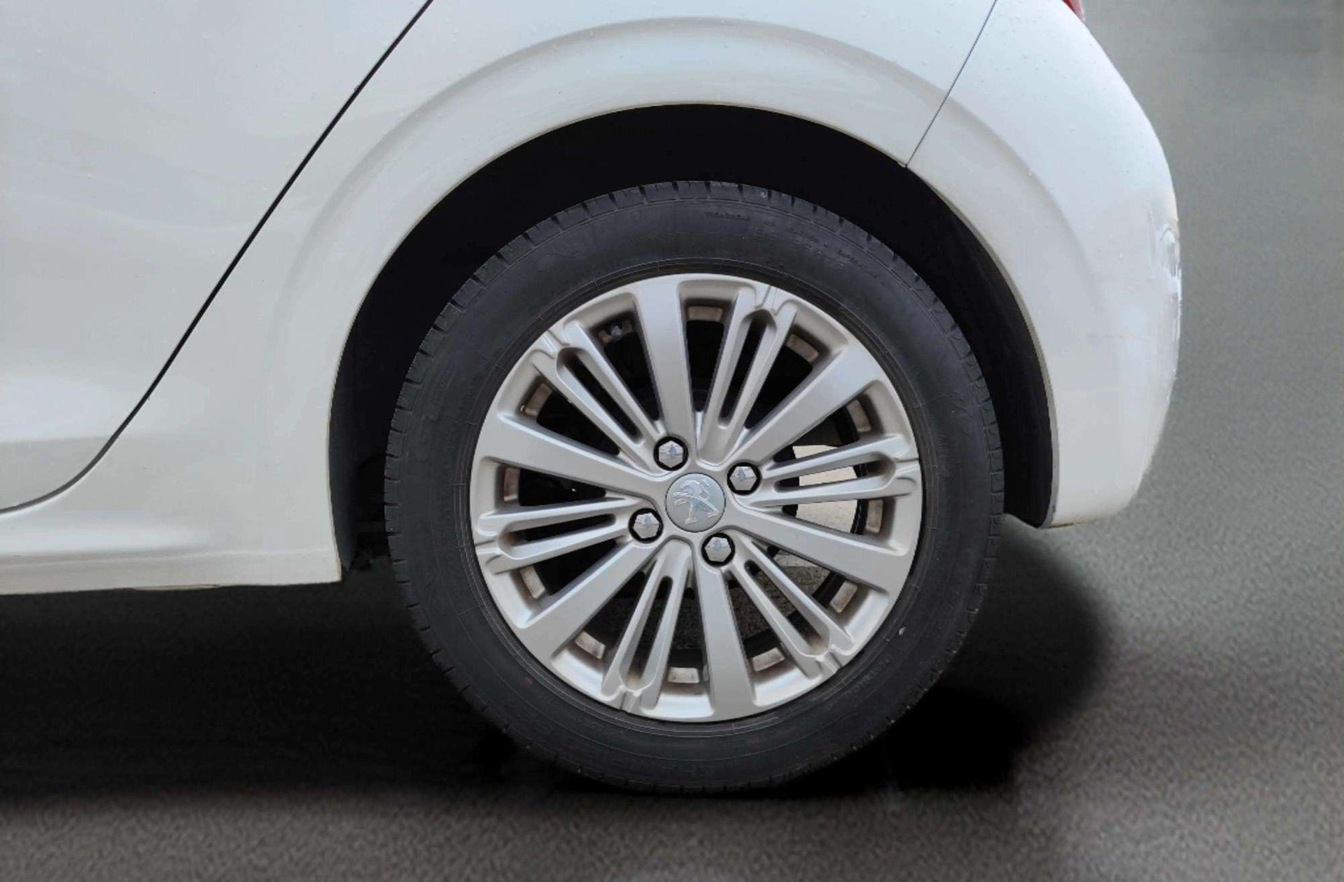 Peugeot 208 PureTech Signature - foto 33