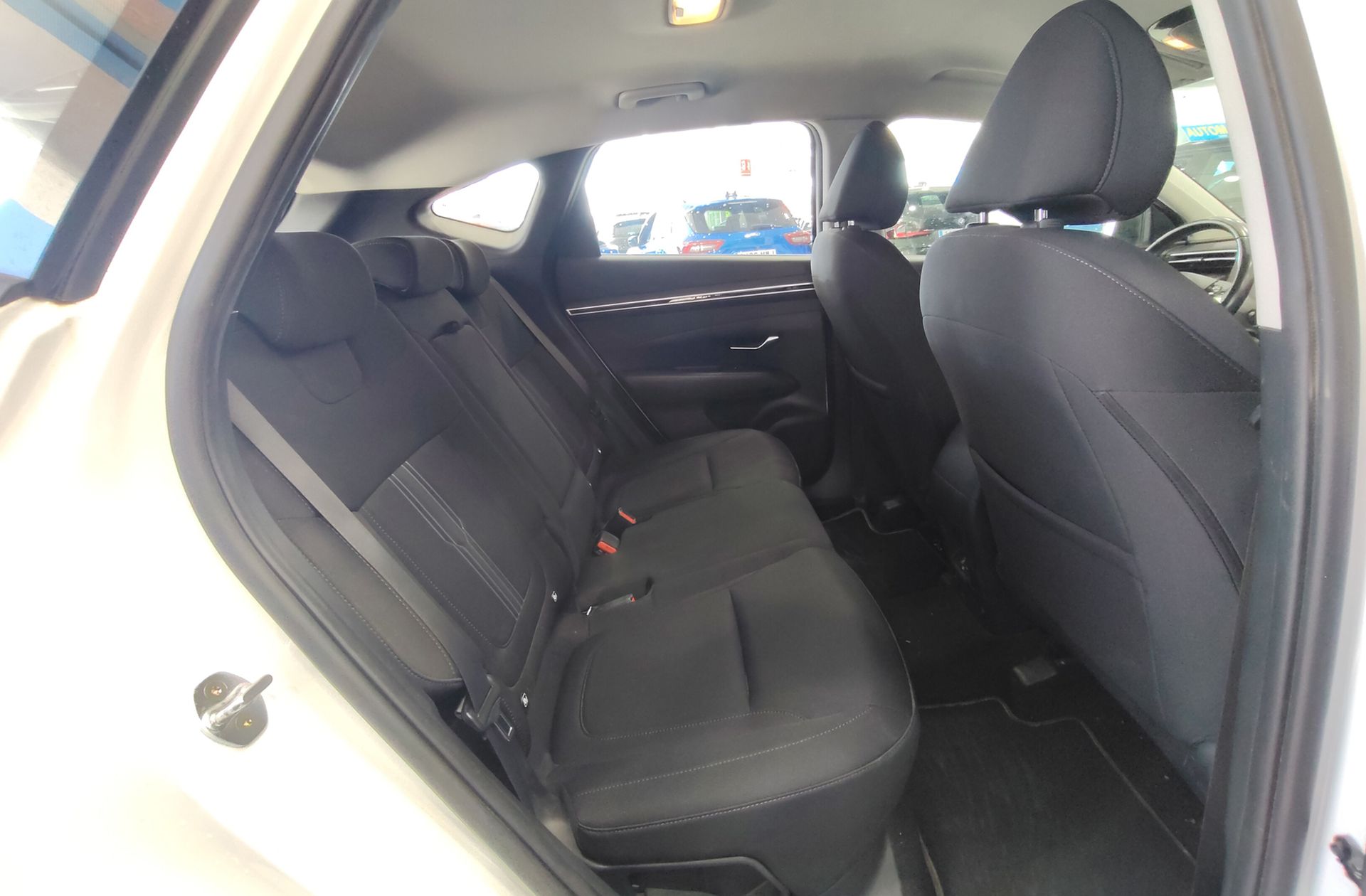 Hyundai Tucson 1.6 CRDi Maxx - foto 17