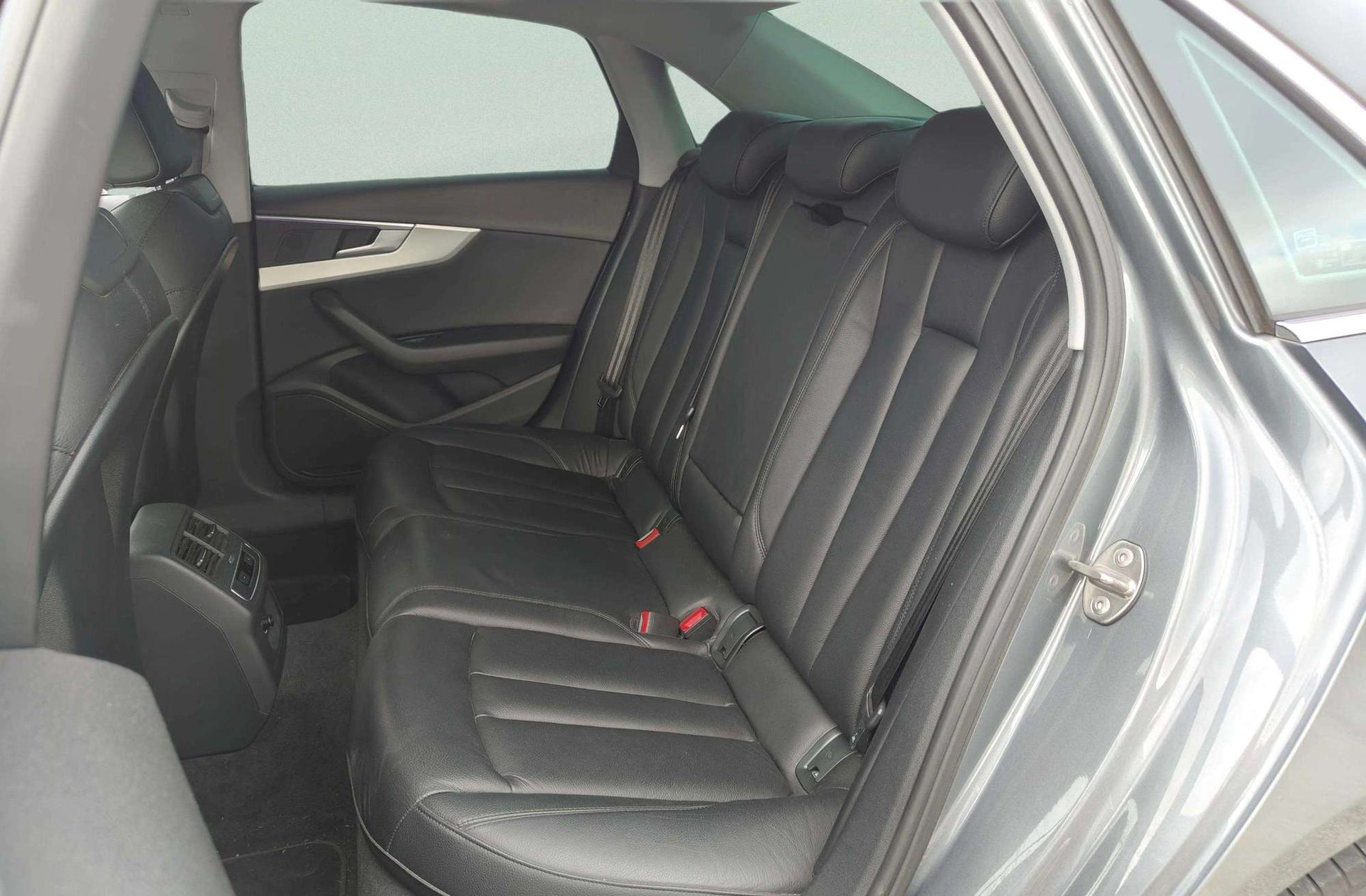Audi A4 sport edition 2.0 TDI Pack S Line - foto 14