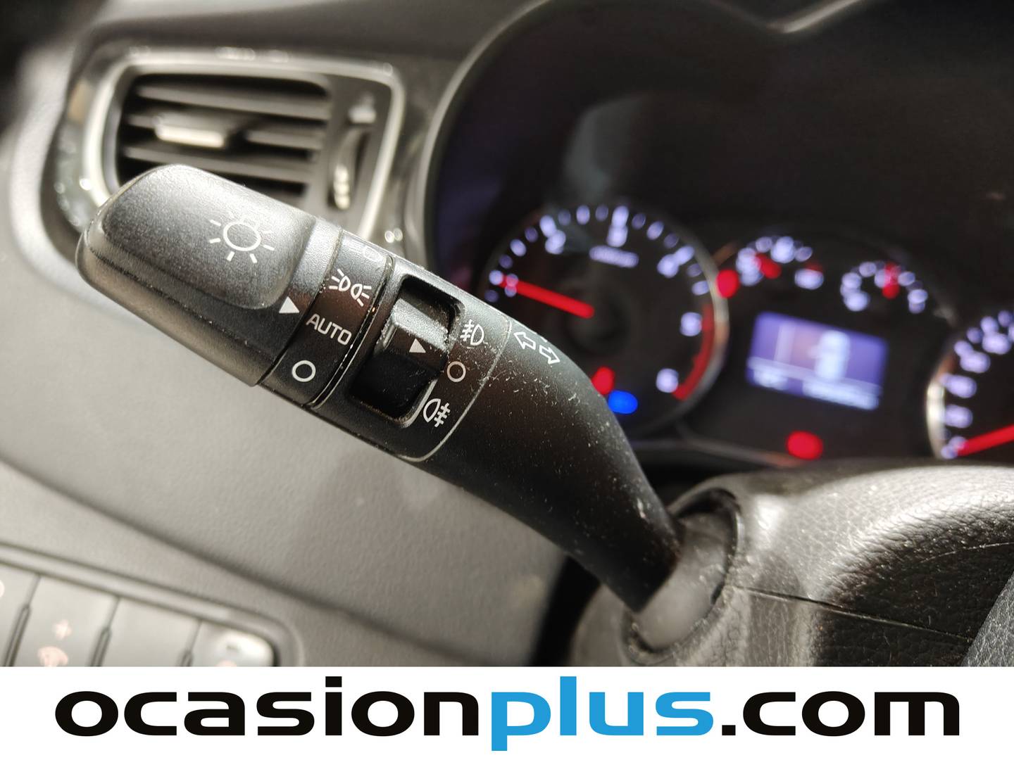 Extras del KIA Carens Kia Carens 1.7 CRDi VGT UEFA Euro2016 Eco-Dynamics (141 CV)