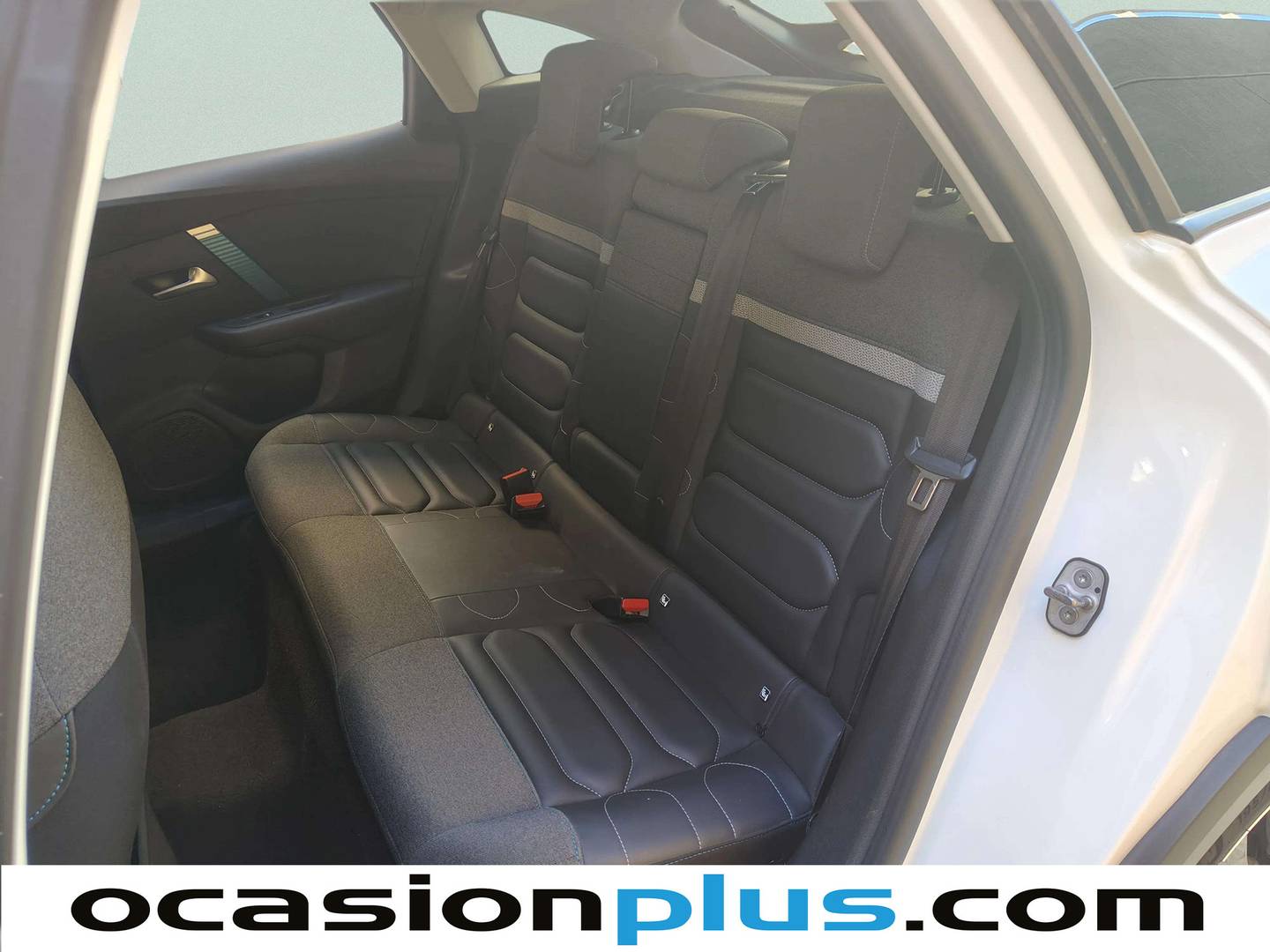 Foto Citroën ë-C4 Citroen ë-C4 eléctrico 50kWh Shine (136 CV)