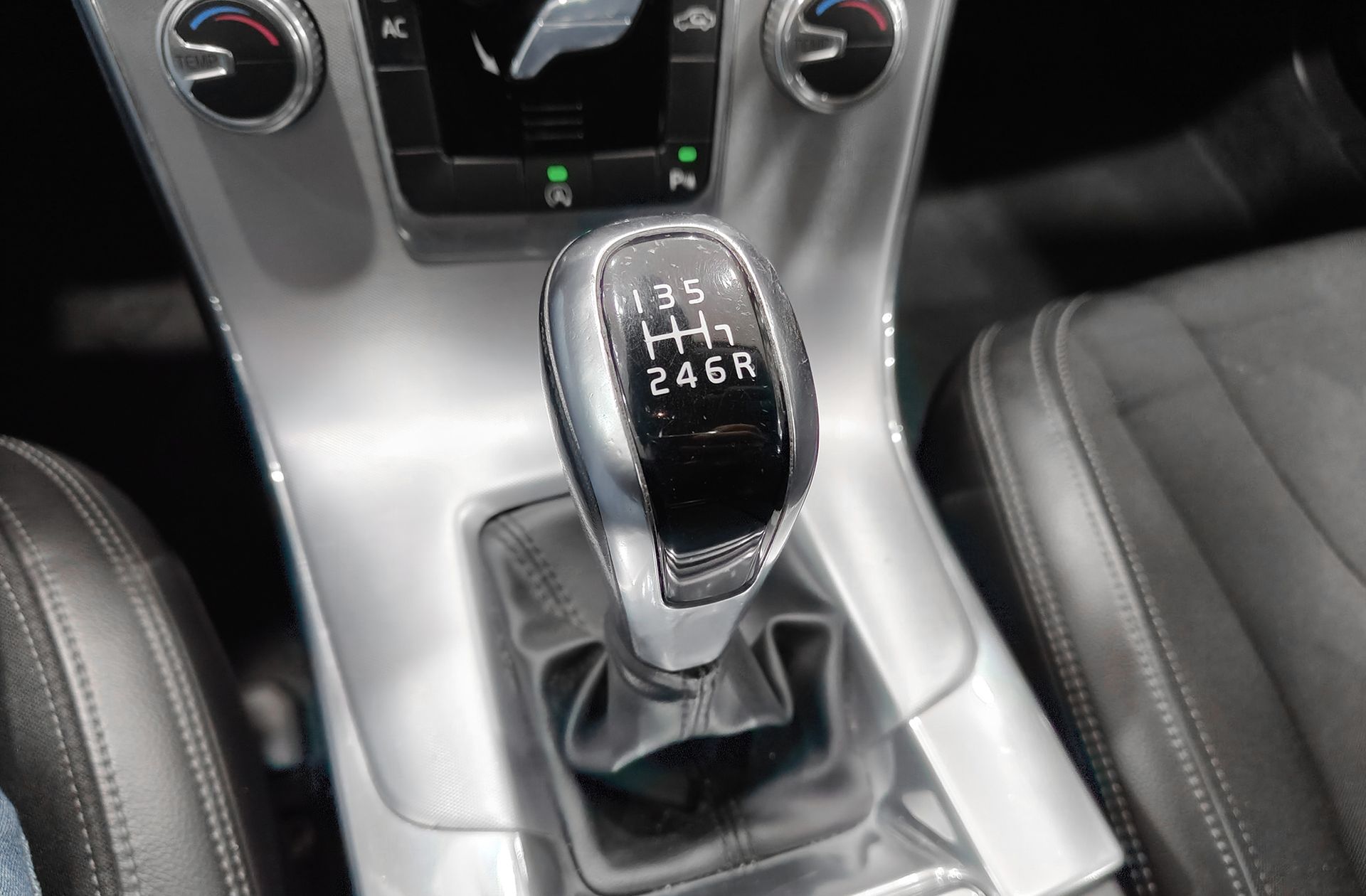 Volvo S60 D2 Momentum - foto 5