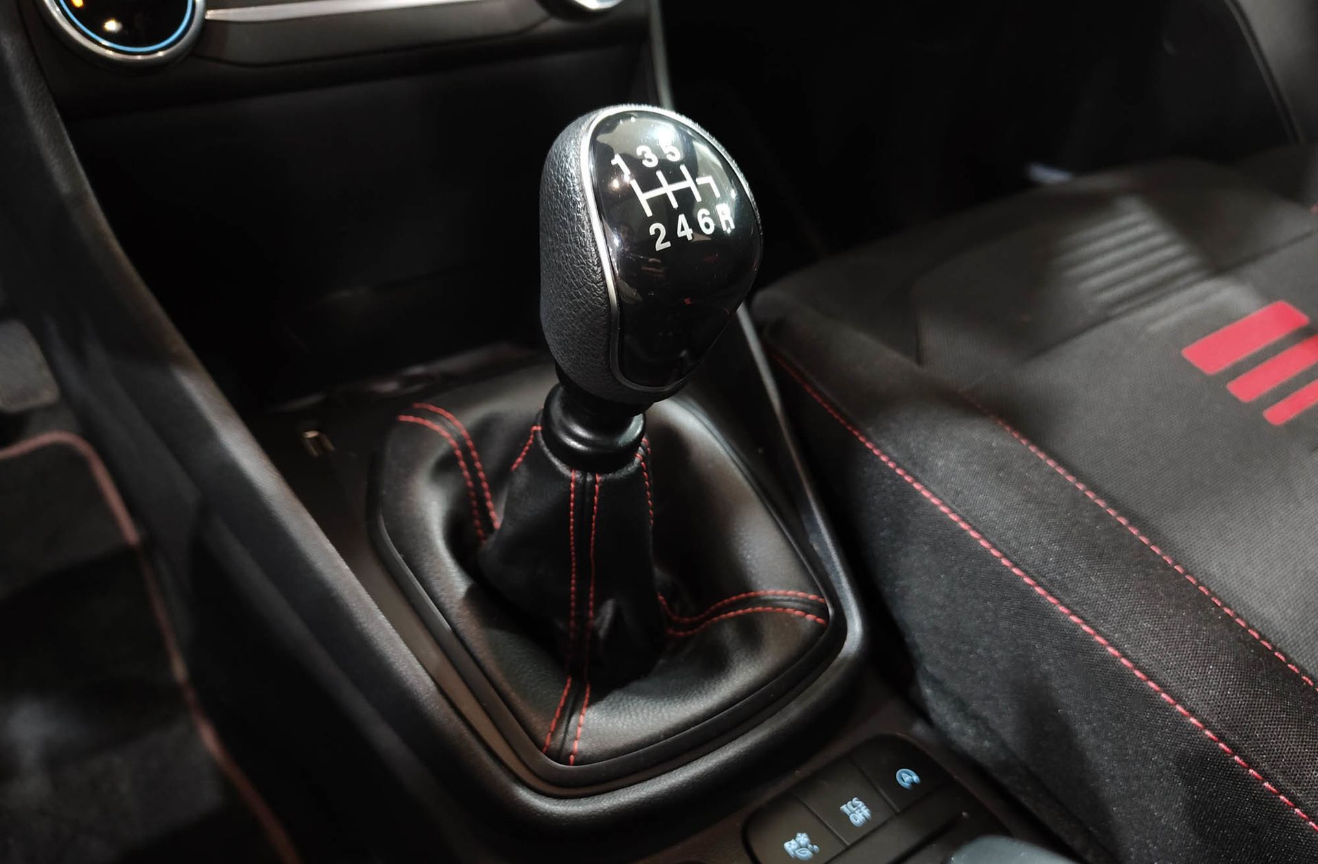 Ford Fiesta 1.0 EcoBoost MHEV ST-Line X - foto 6