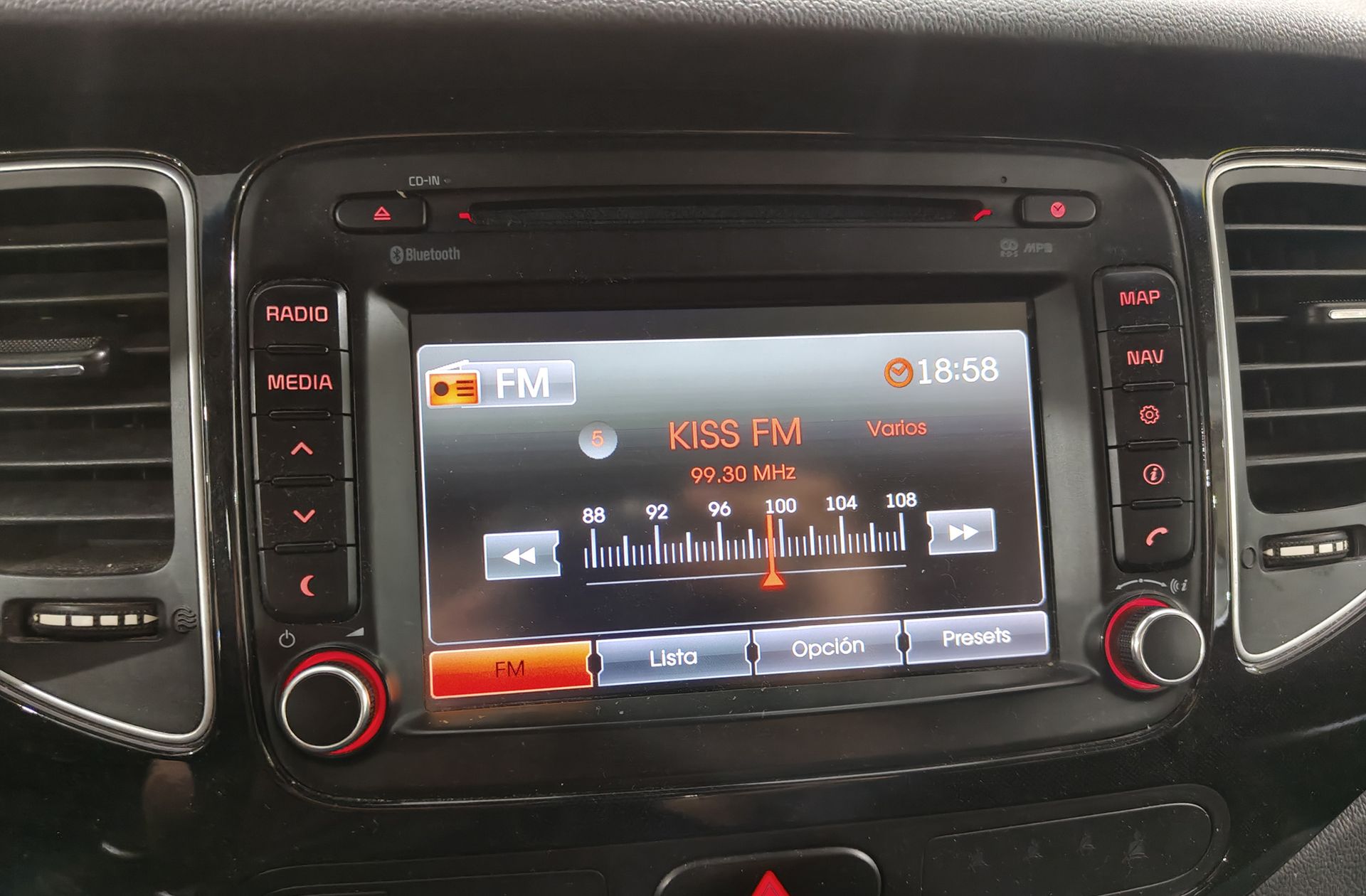Kia Carens 1.6 GDi Uefa Euro 2016 Eco-Dynamics - foto 33