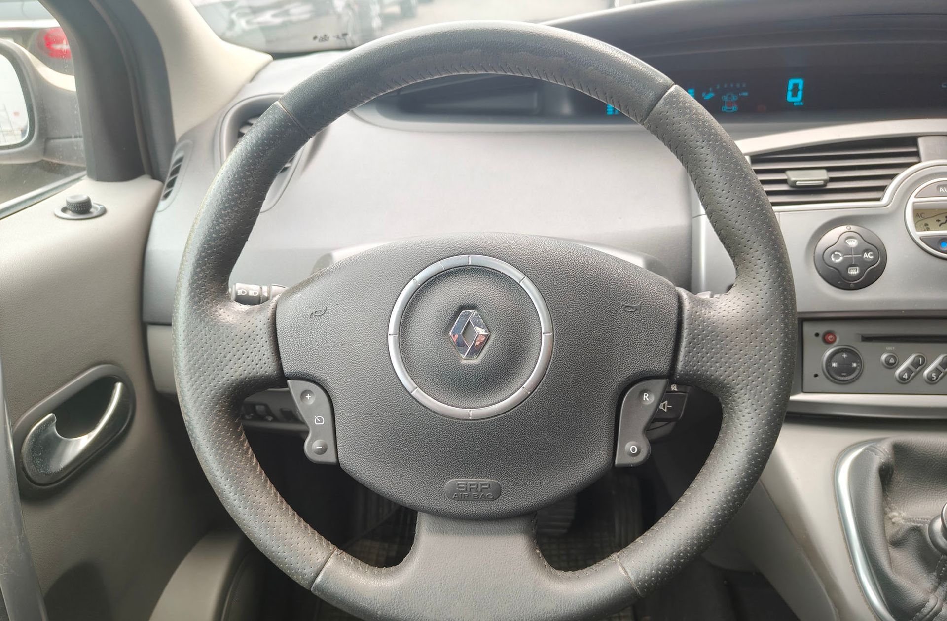 Renault Grand Scénic Expression 7 plazas 1.9dCi EU4 - foto 19