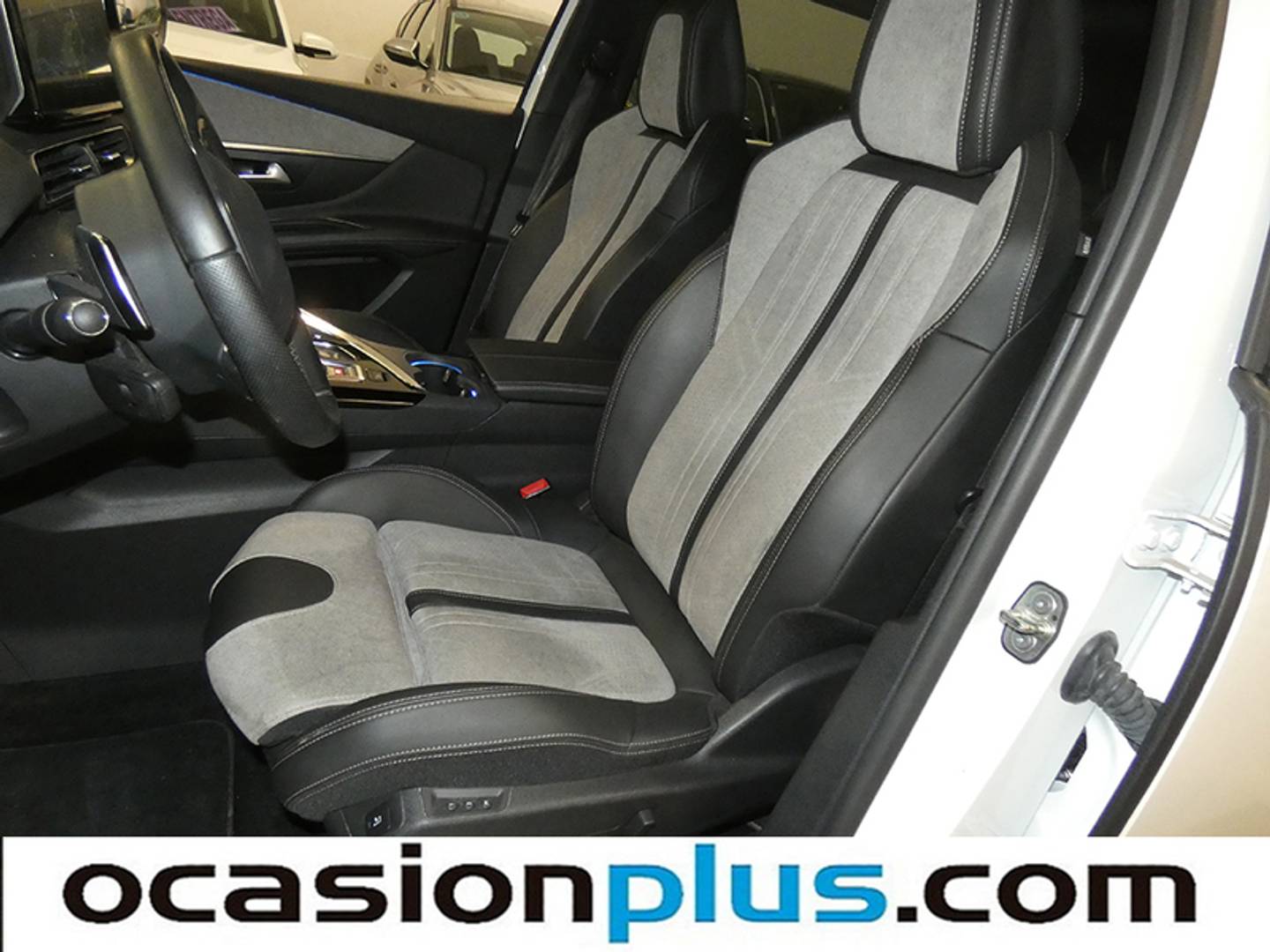 Foto Peugeot 3008 Hybrid Peugeot 3008 Hybrid 300 GT Pack e-EAT8 (300 CV)