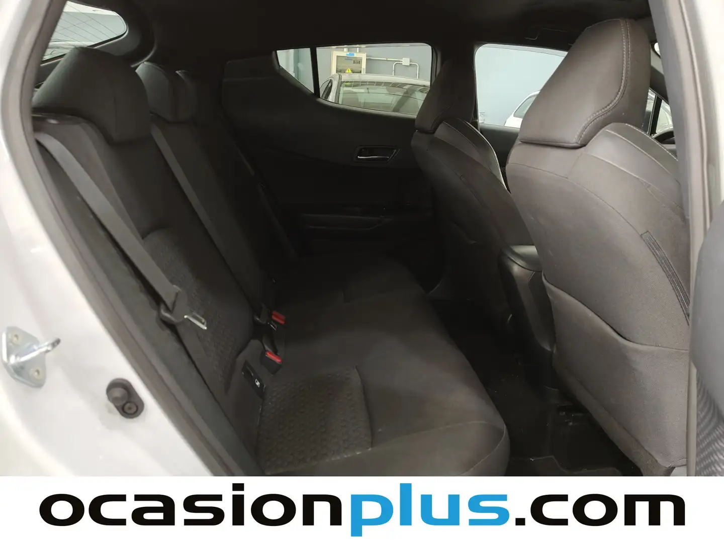 Foto Toyota C-HR Toyota C-HR 1.8 125H Advance (122 CV)