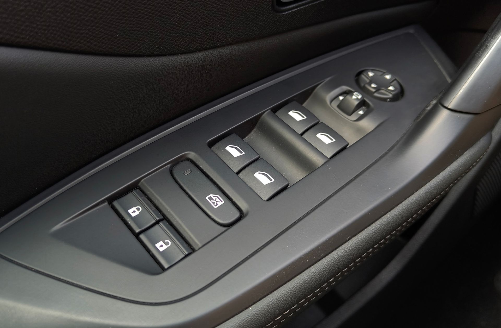 Peugeot 408 Allure Hybrid 145 eDCS6 - foto 39
