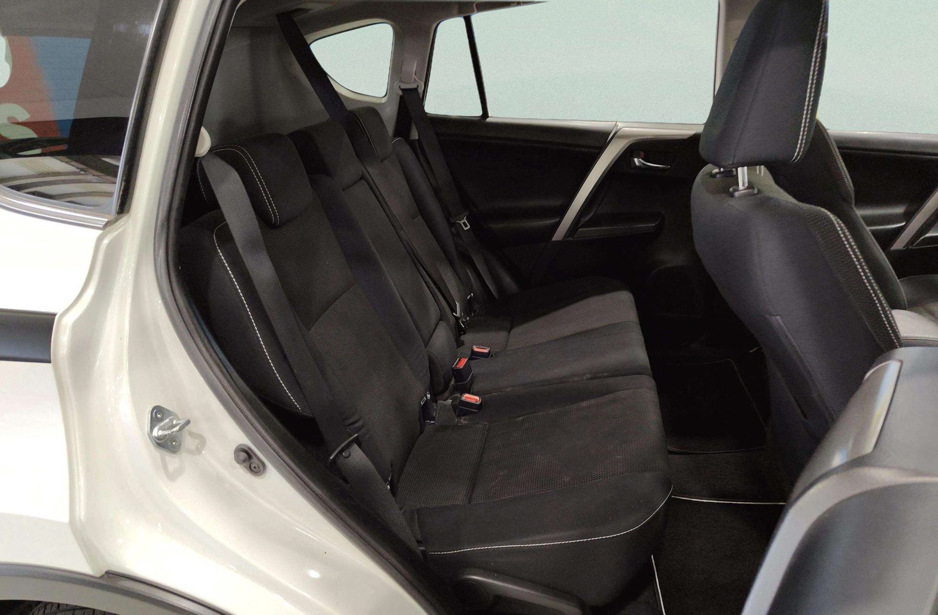 Toyota RAV4 150D 2WD Advance - foto 19