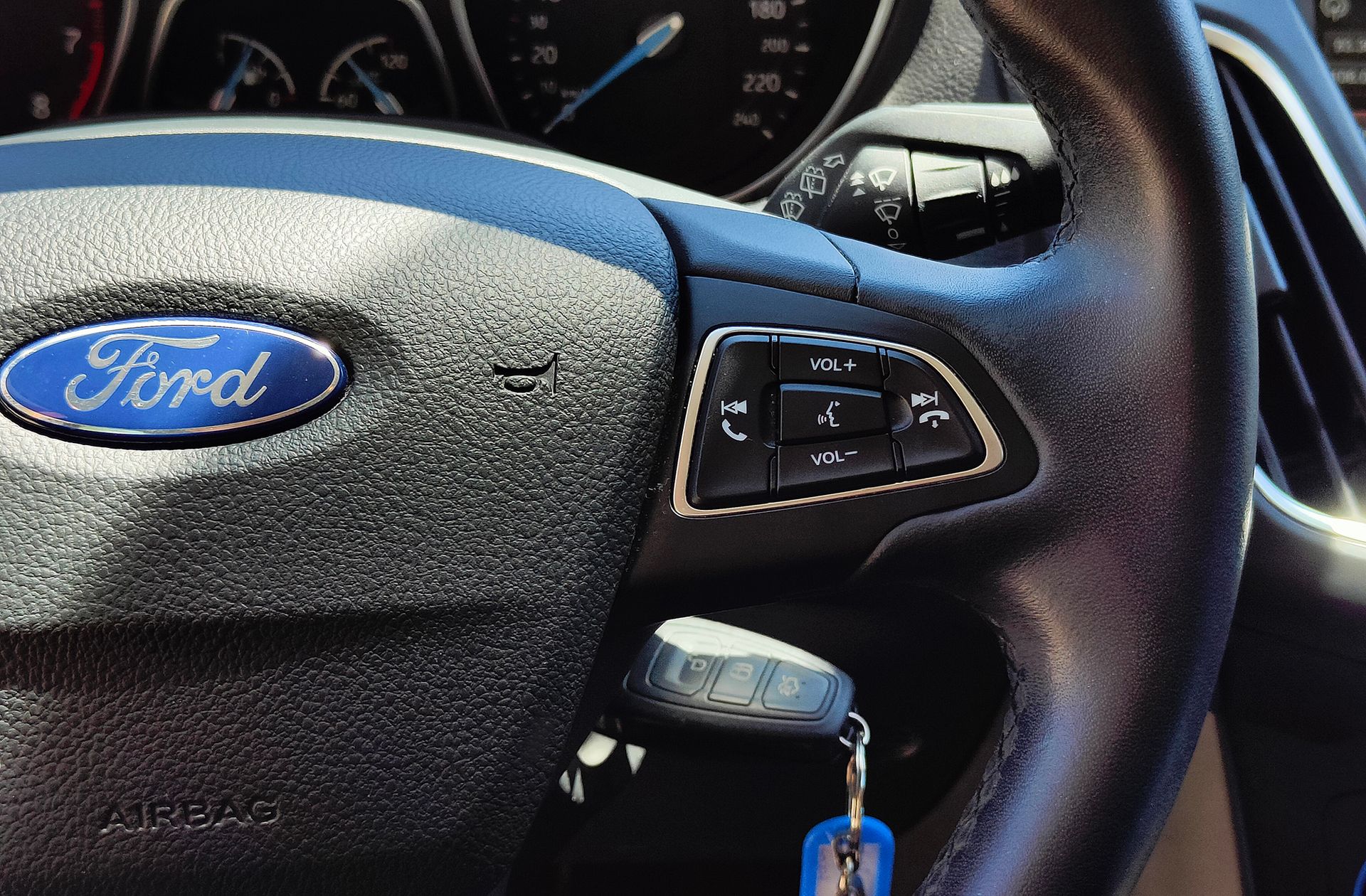 Ford Focus 1.0 EcoBoost Business - foto 28