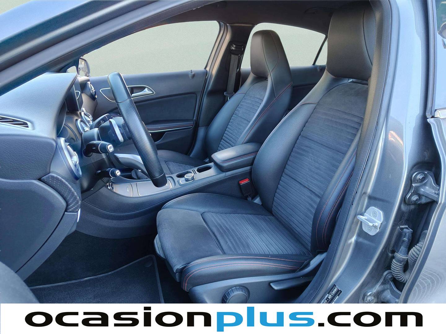 Foto asientos delanteros Mercedes Clase A Mercedes-Benz Clase A 200 d (136 CV) Pack AMG