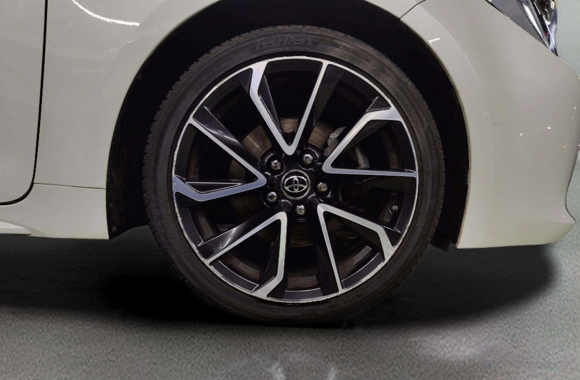 Toyota Corolla 180H Feel! E-CVT - foto 31