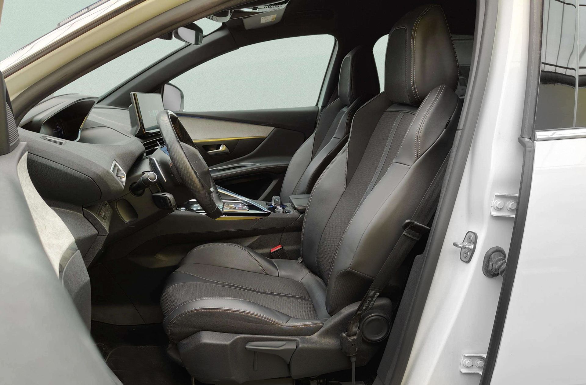 Peugeot 3008 BlueHDi 130 GT EAT8 - foto 12