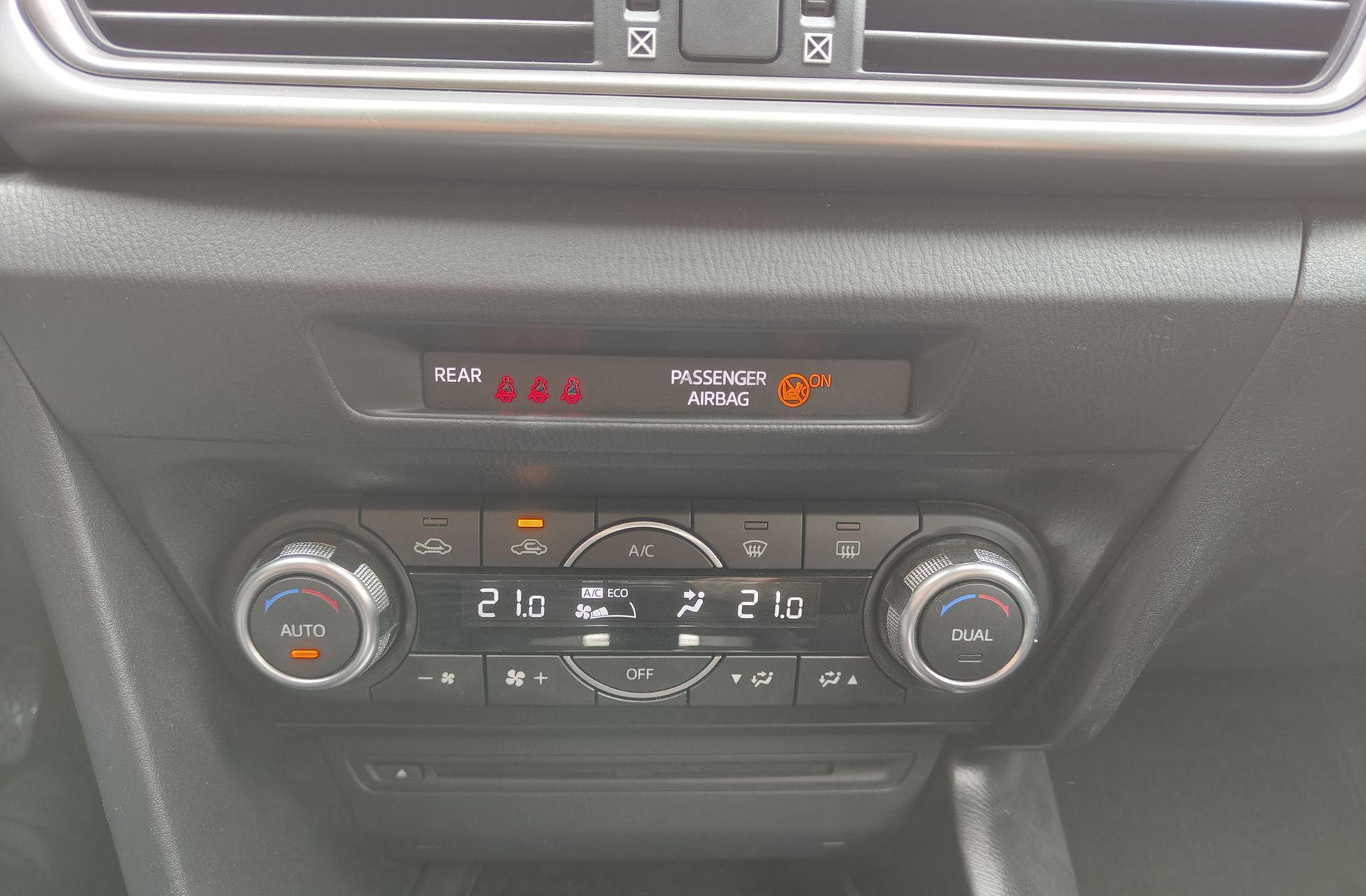 Mazda3 2.0 GE Black Tech Edition - foto 30